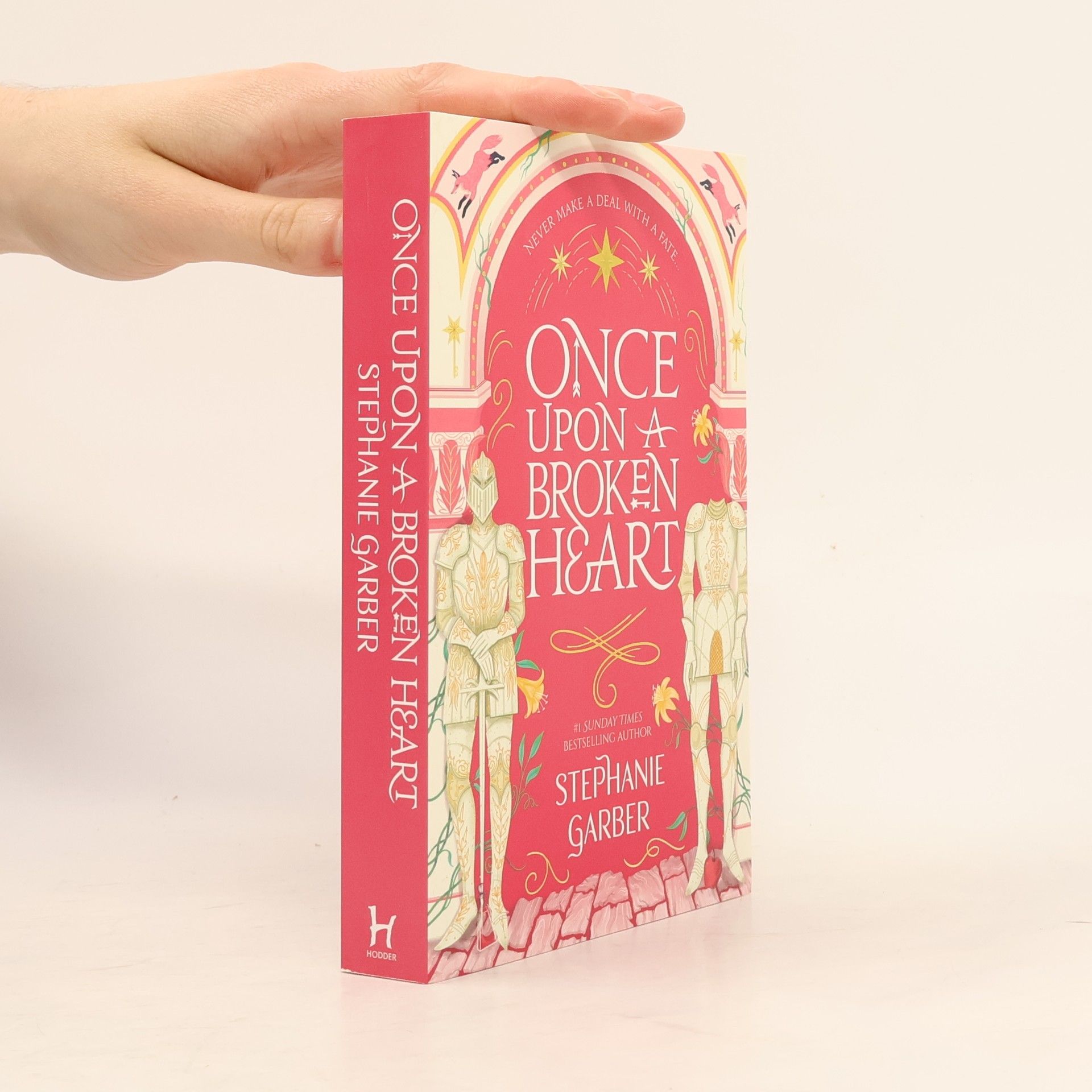 Stephanie Garber Once upon a broken heart