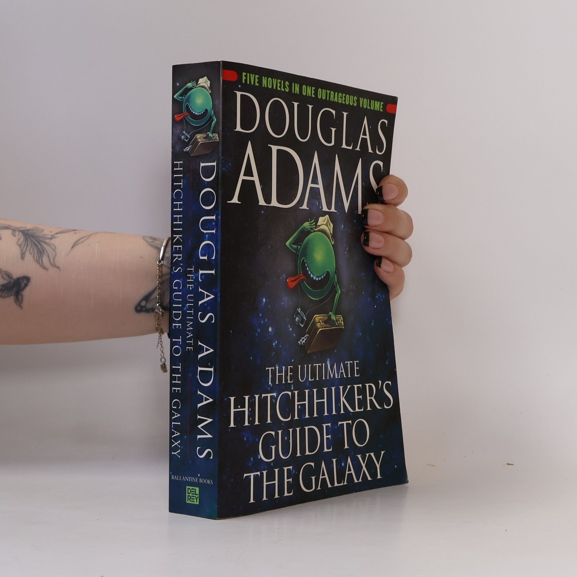 Douglas Adams The Ultimate Hitchhiker's Guide to the Galaxy