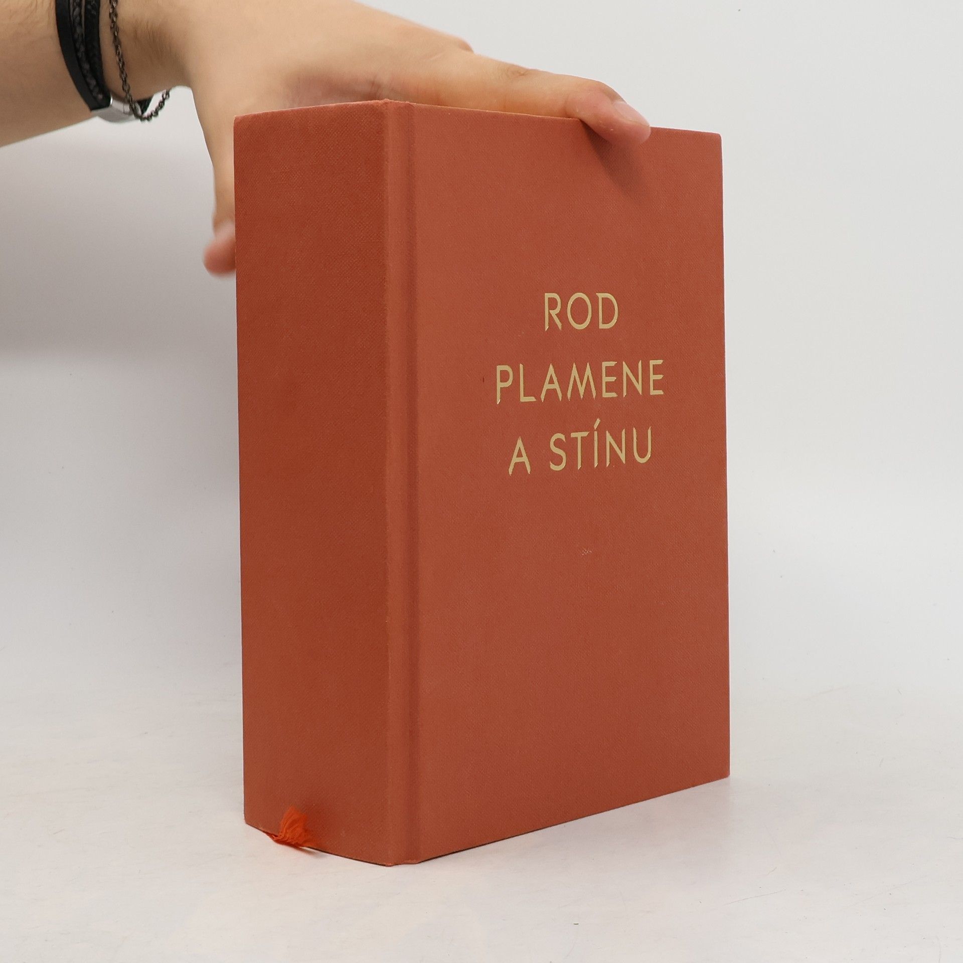 Sarah J. Maas Půlměsíční město. Rod plamene a stínu