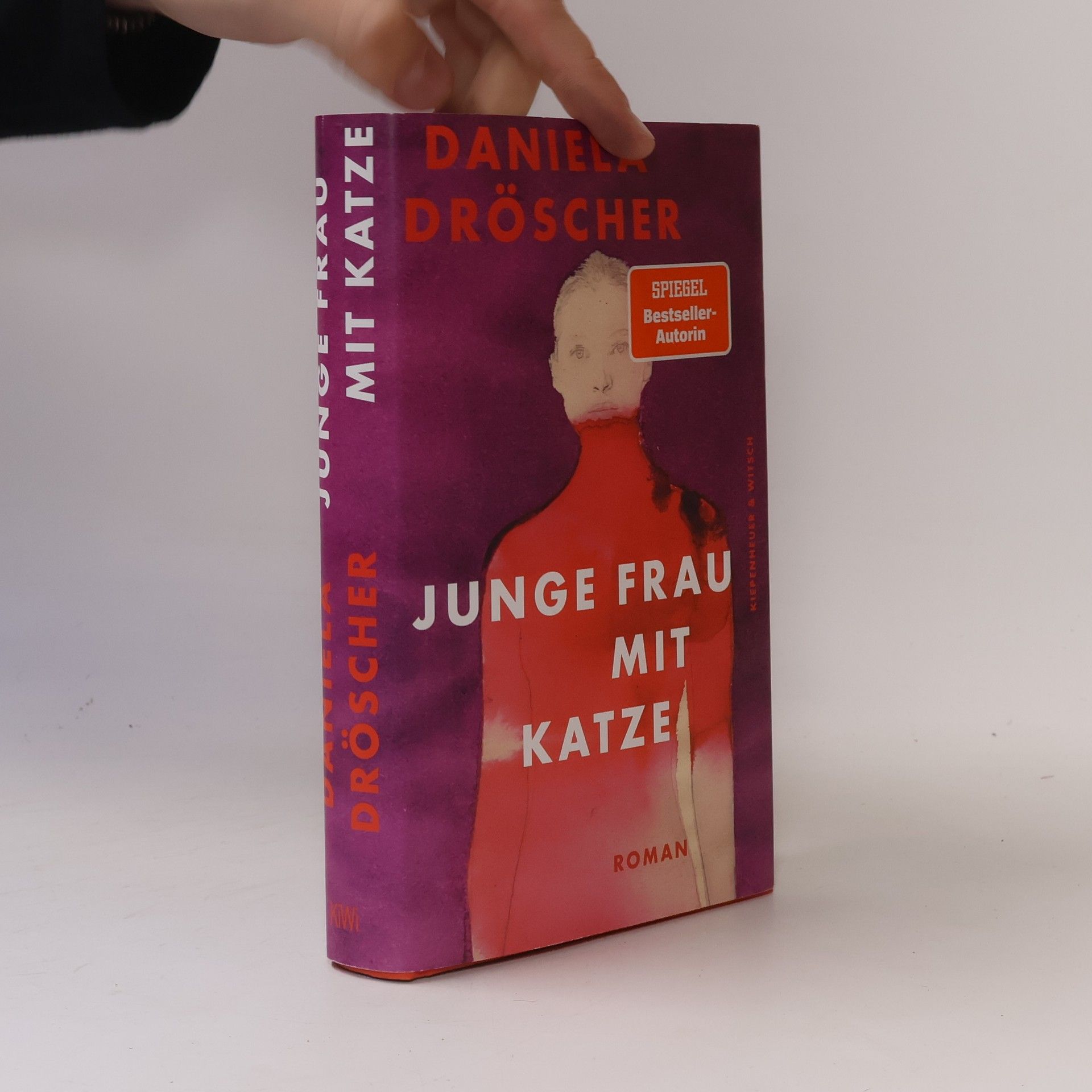 Daniela Dröscher Junge Frau mit Katze