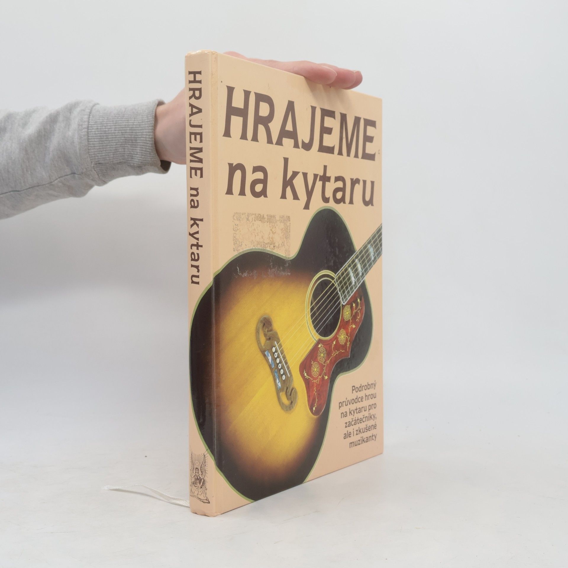 Pavel Dan Hrajeme na kytaru