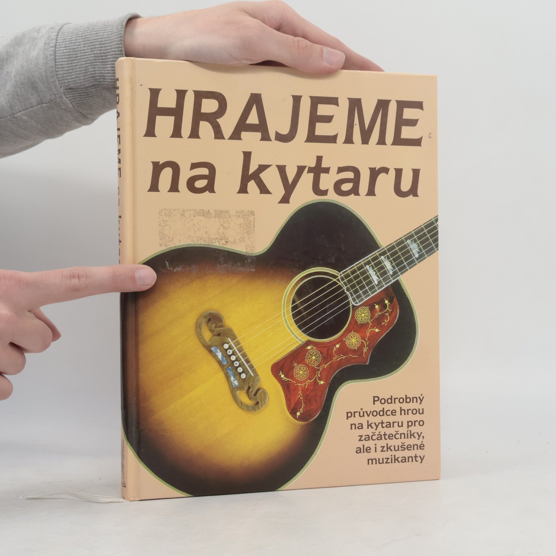 Pavel Dan Hrajeme na kytaru