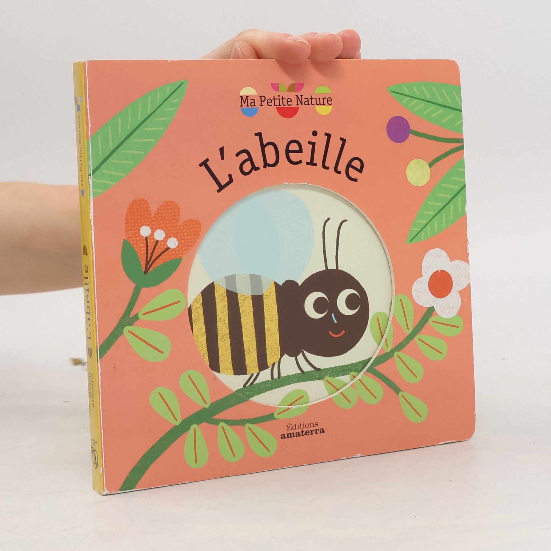 Magali Attiogbé L'abeille