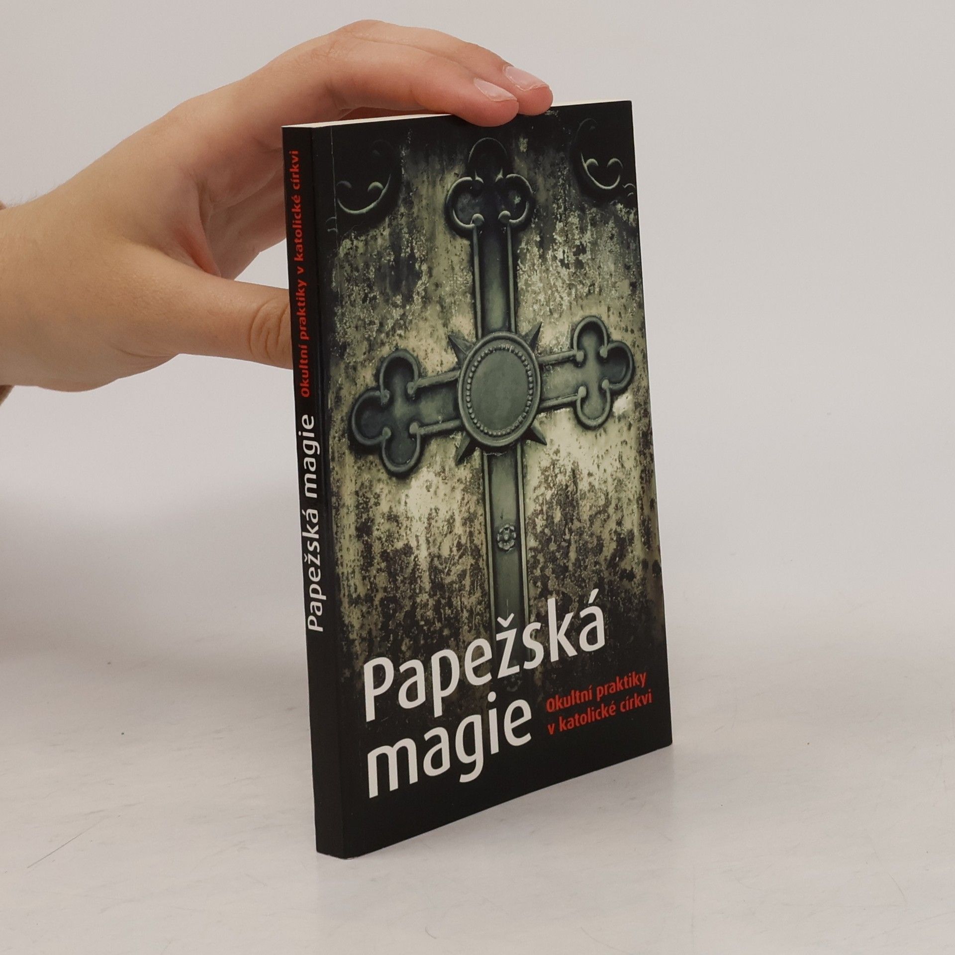 Papežská magie. Okultní praktiky v katolické církvi.
