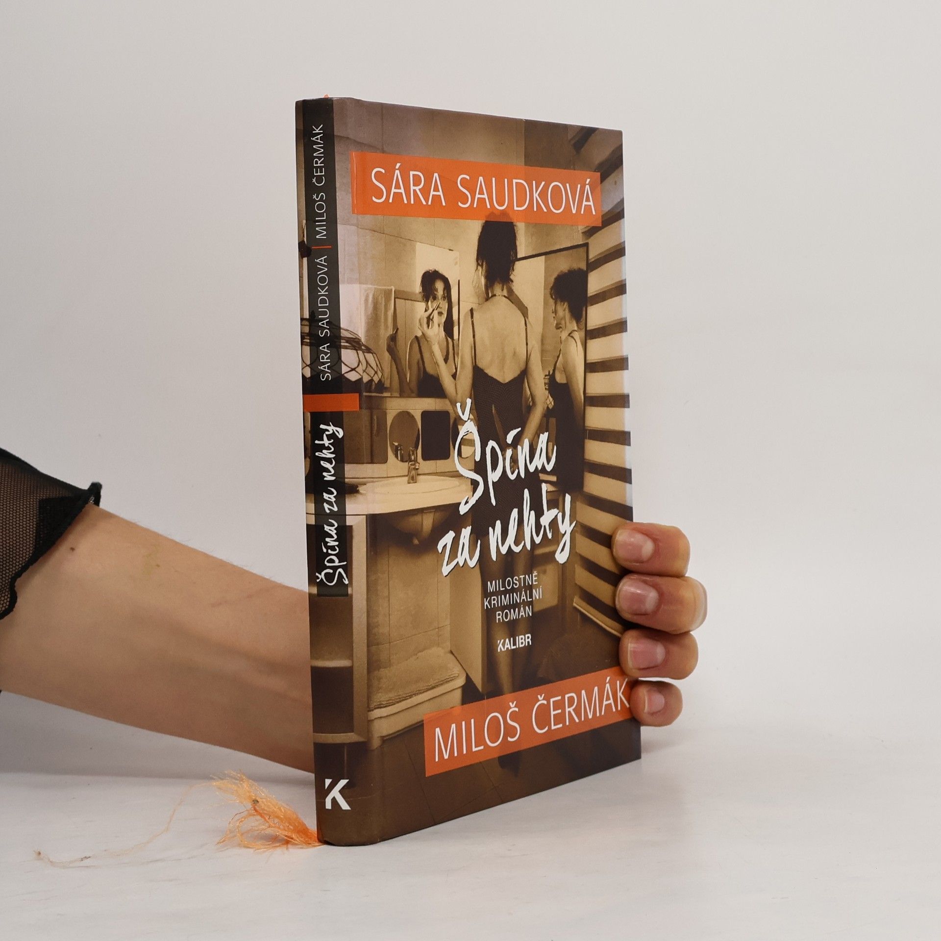 Sára Saudková Špína za nehty