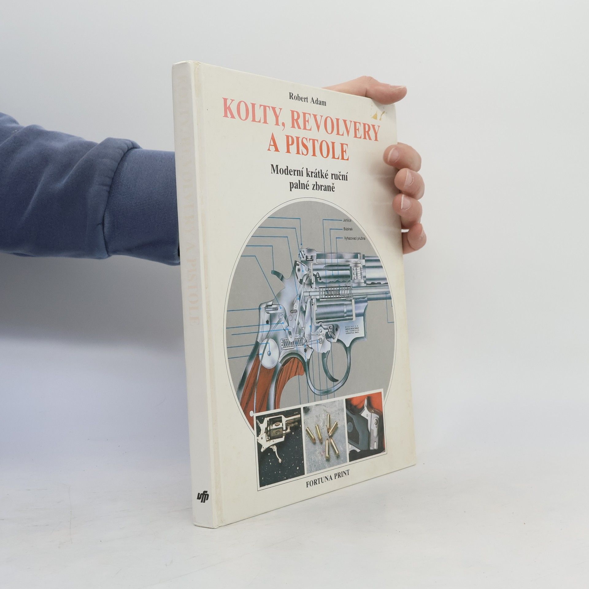 Robert Adam Kolty, revolvery a pistole. Moderní krátké ruční palné zbraně
