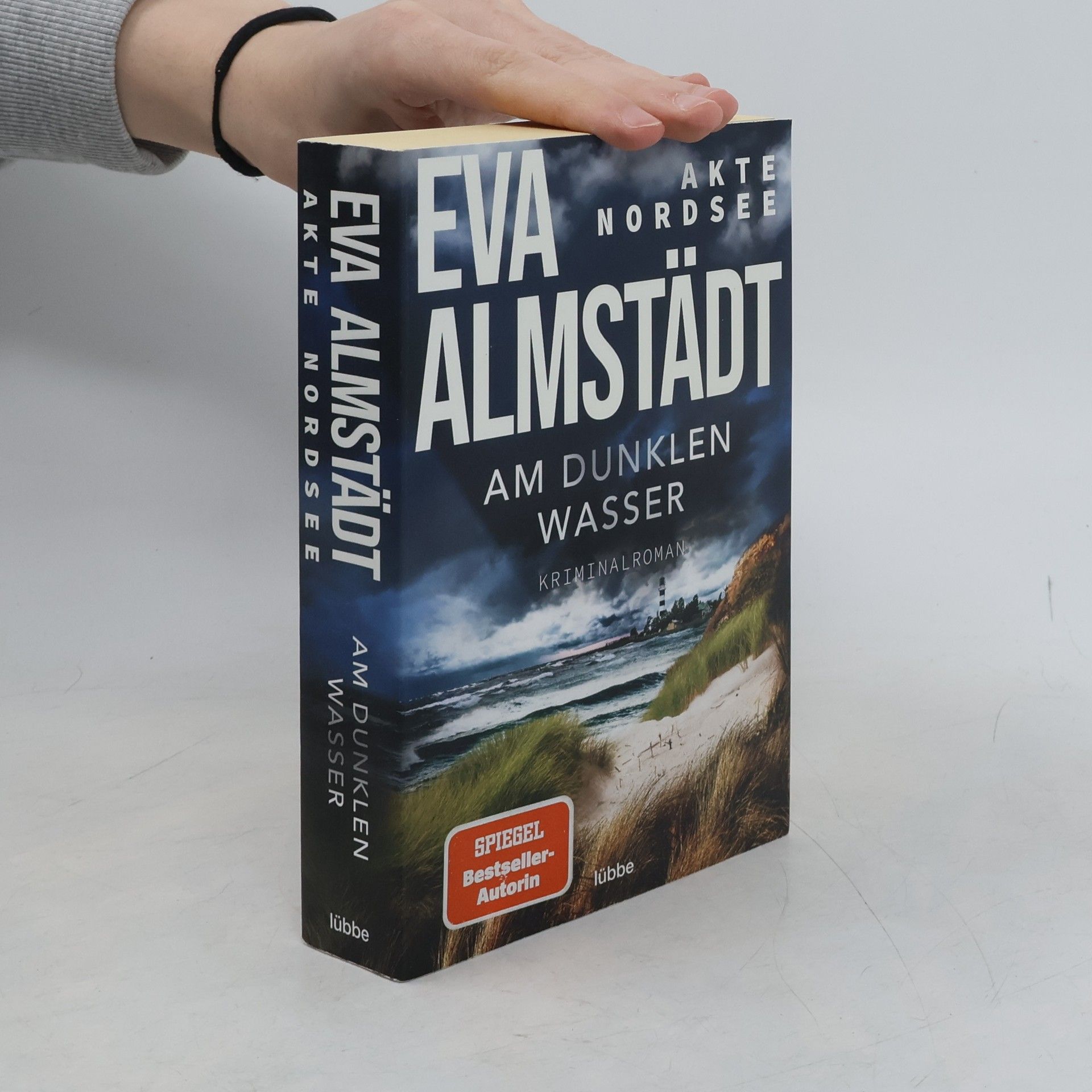Eva Almstadt Akte Nordsee - am dunklen Wasser