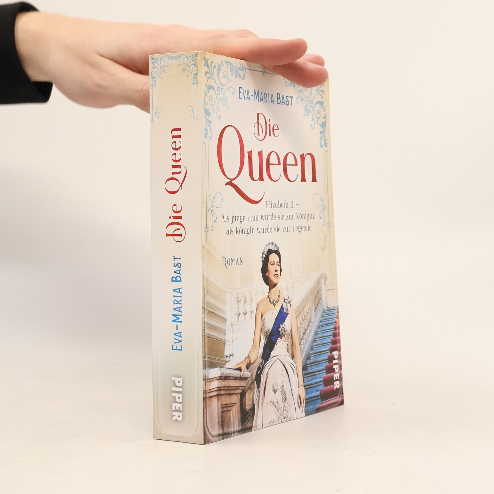 Eva-Maria Bast Die Queen