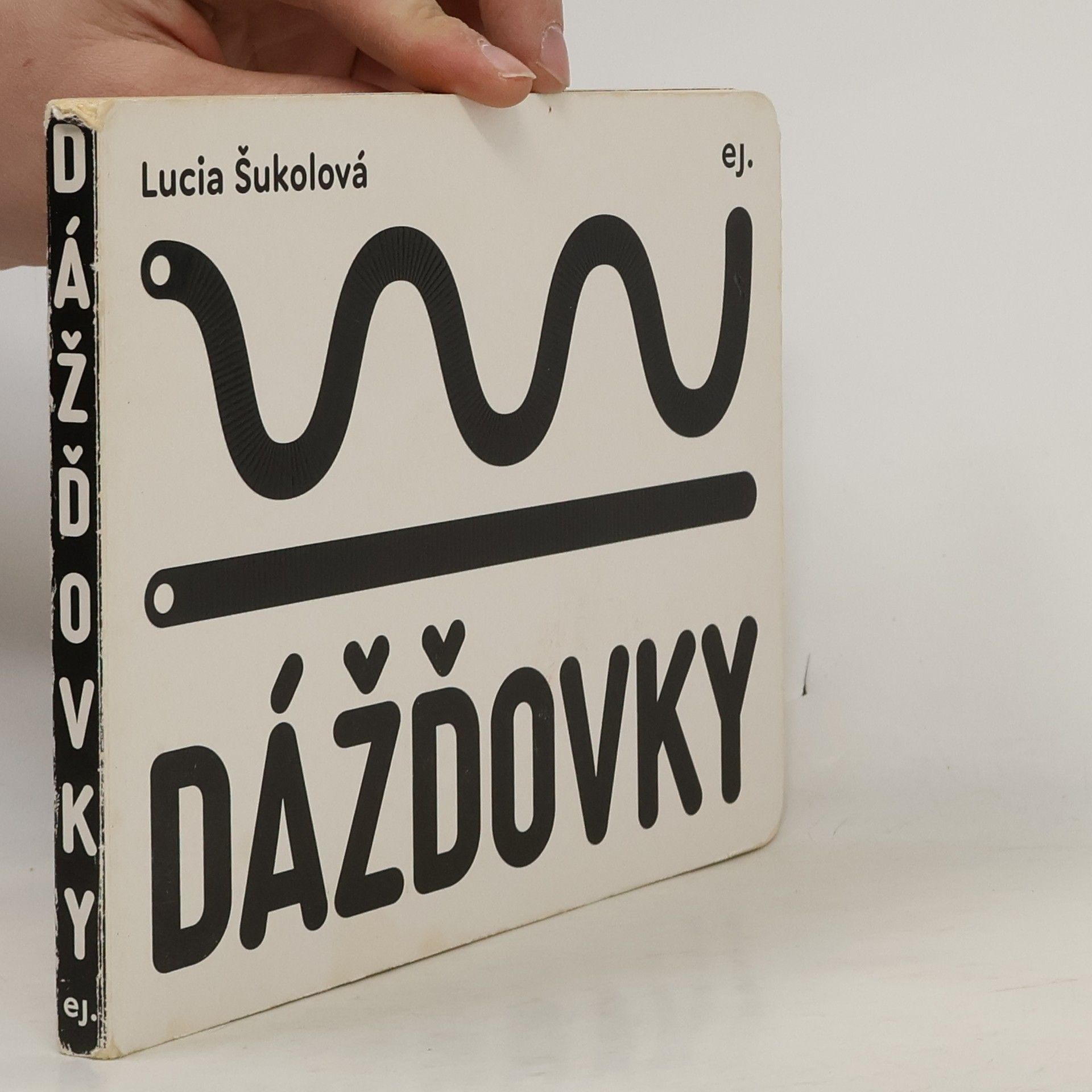 Lucia Šukolová Dážďovky