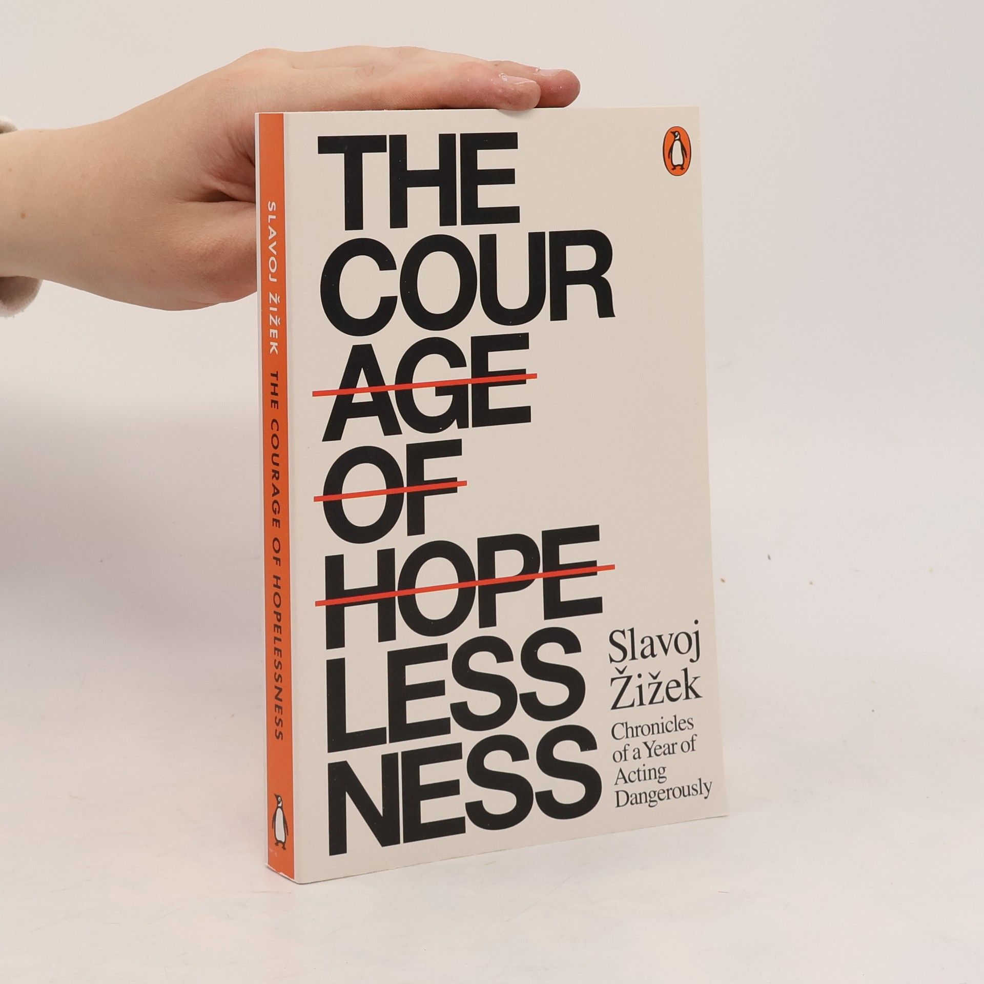 Slavoj Žižek The Courage of Hopelessness : Chronicles of a Year of Acting Dangerously