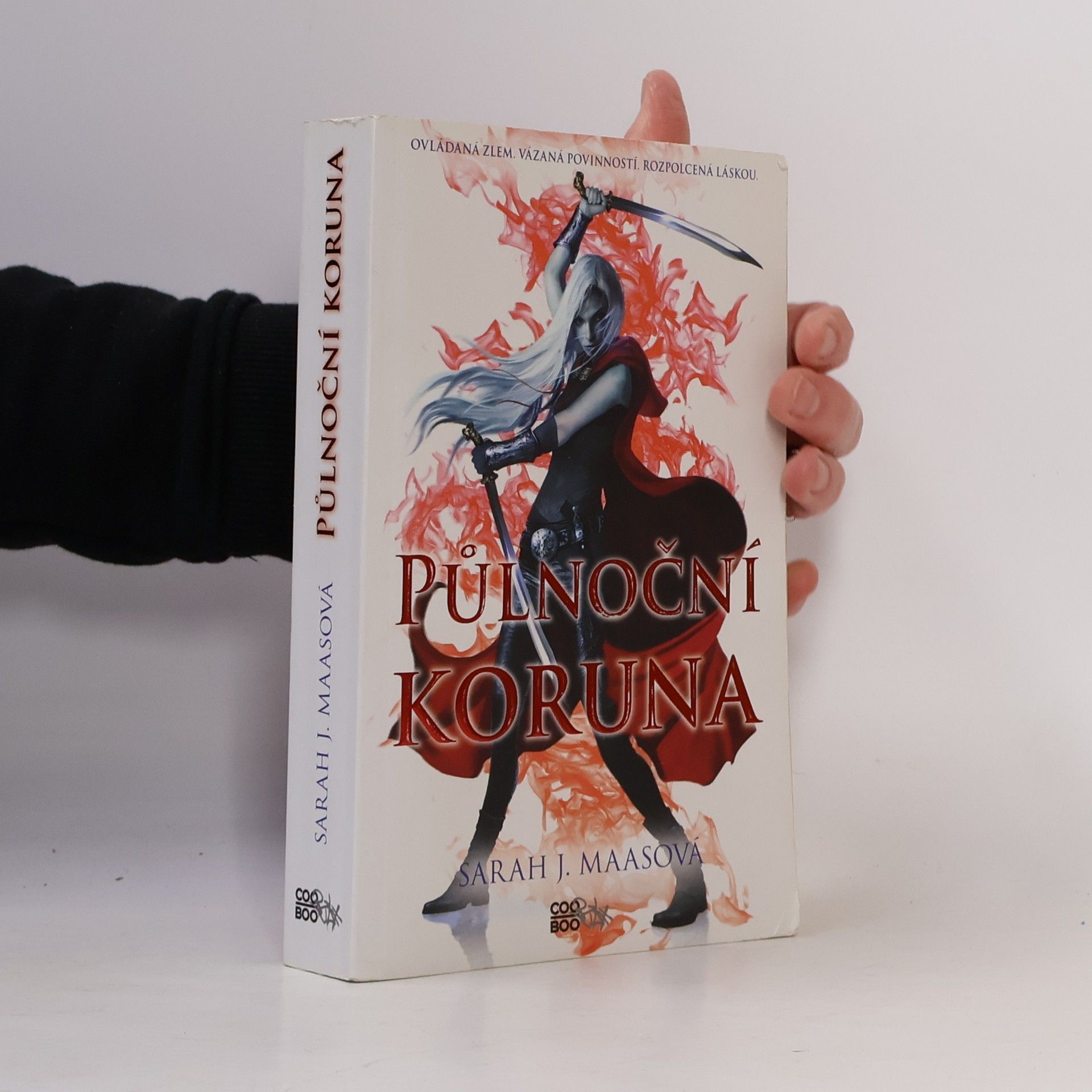 Sarah J. Maas Půlnoční koruna