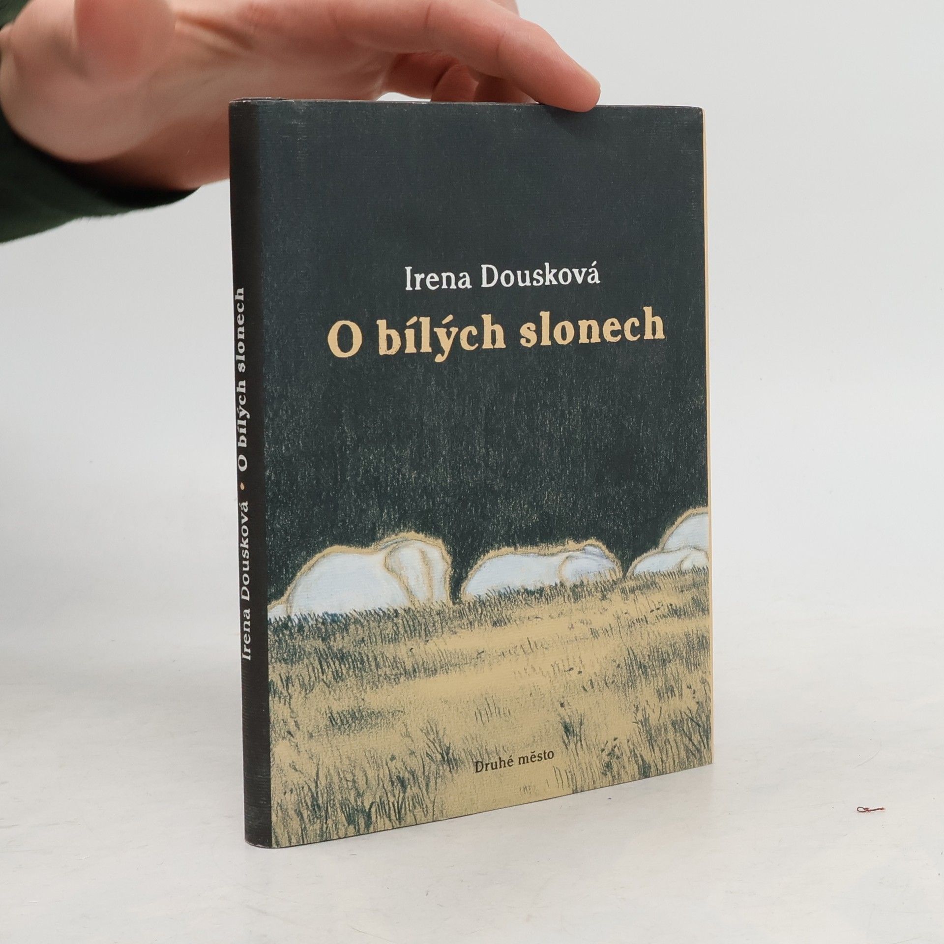 Irena Dousková O bílých slonech
