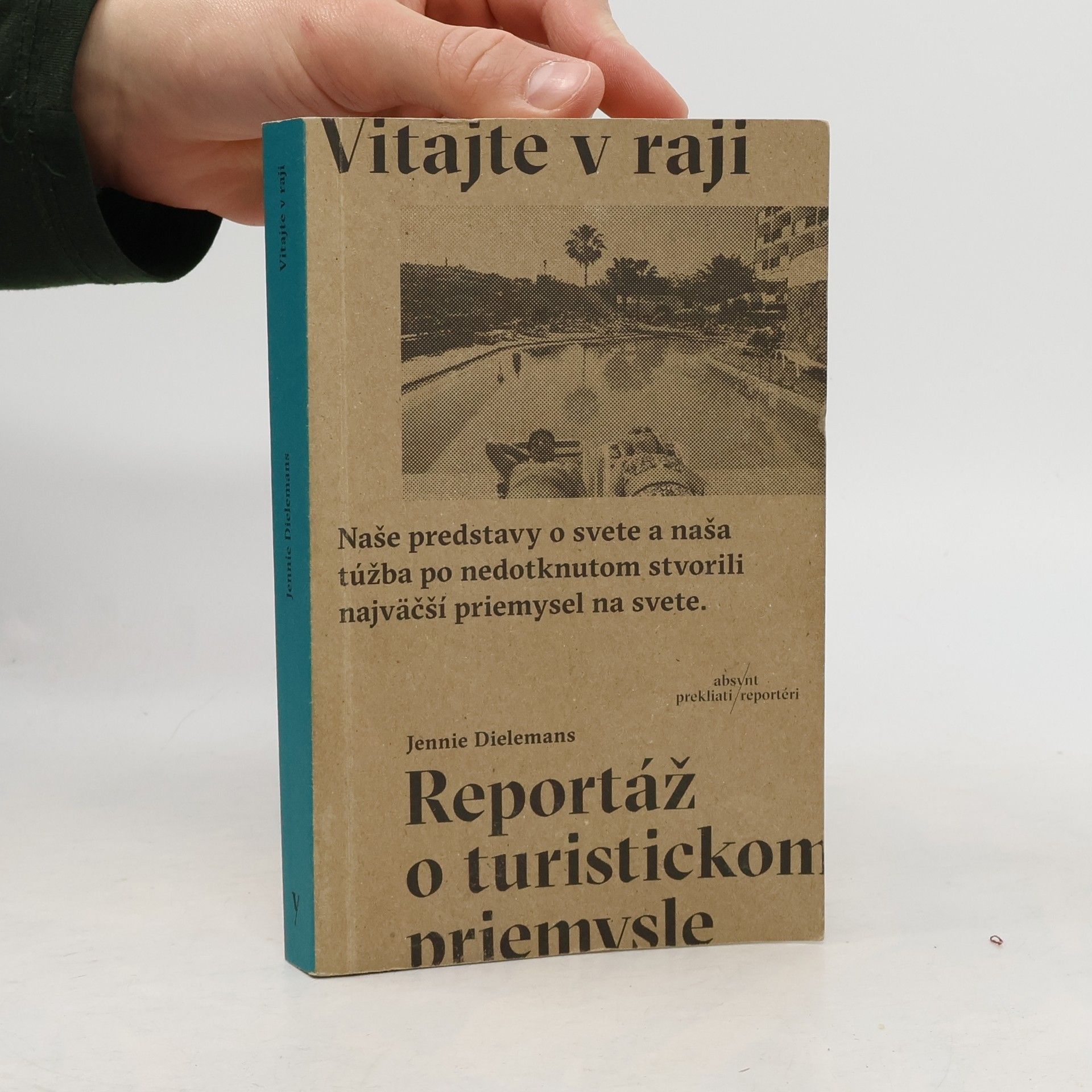 Alexandra Debnárová Vitajte v raji: Reportáž o turistickom priemysle