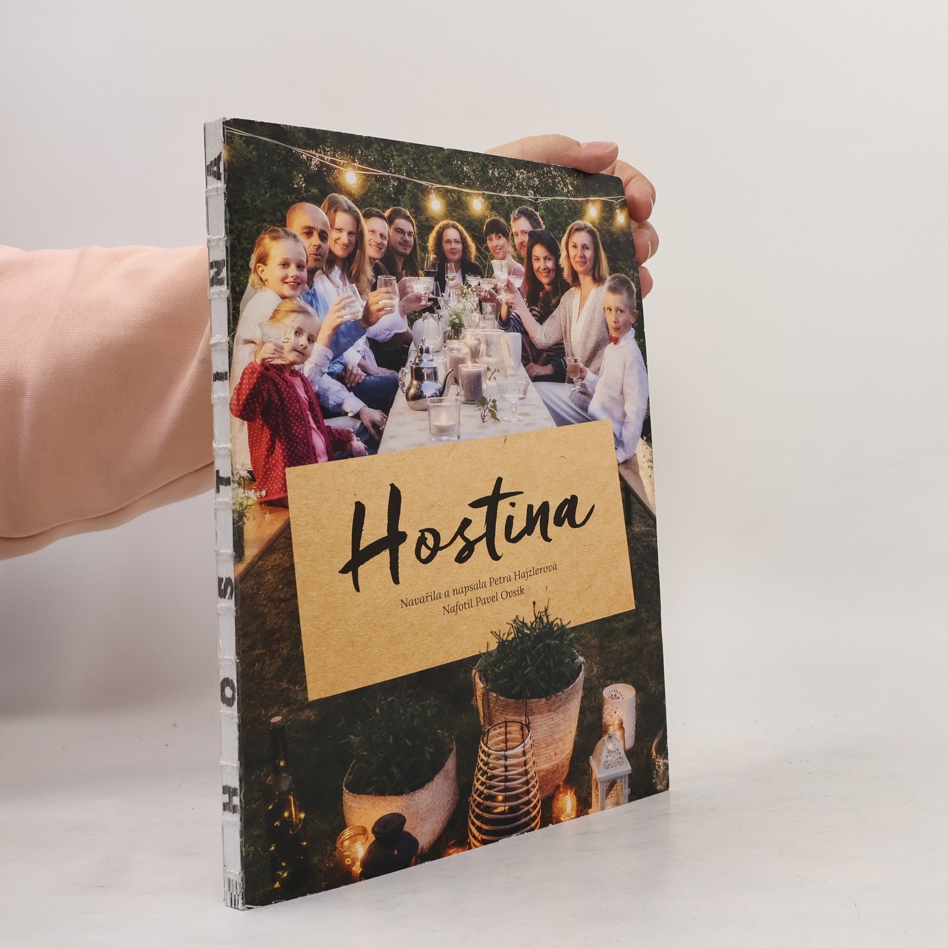 Petra Hajzlerová Hostina : kniha o tom, jak jídlo sbližuje lidi