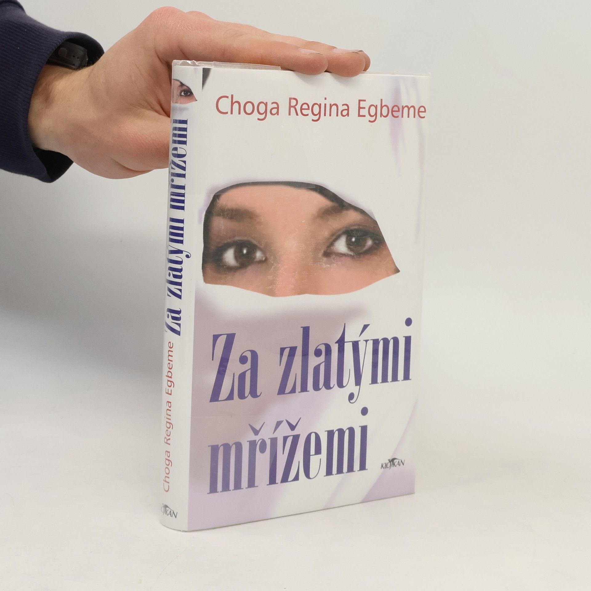 Choga Regina Egbeme Za zlatými mřížemi