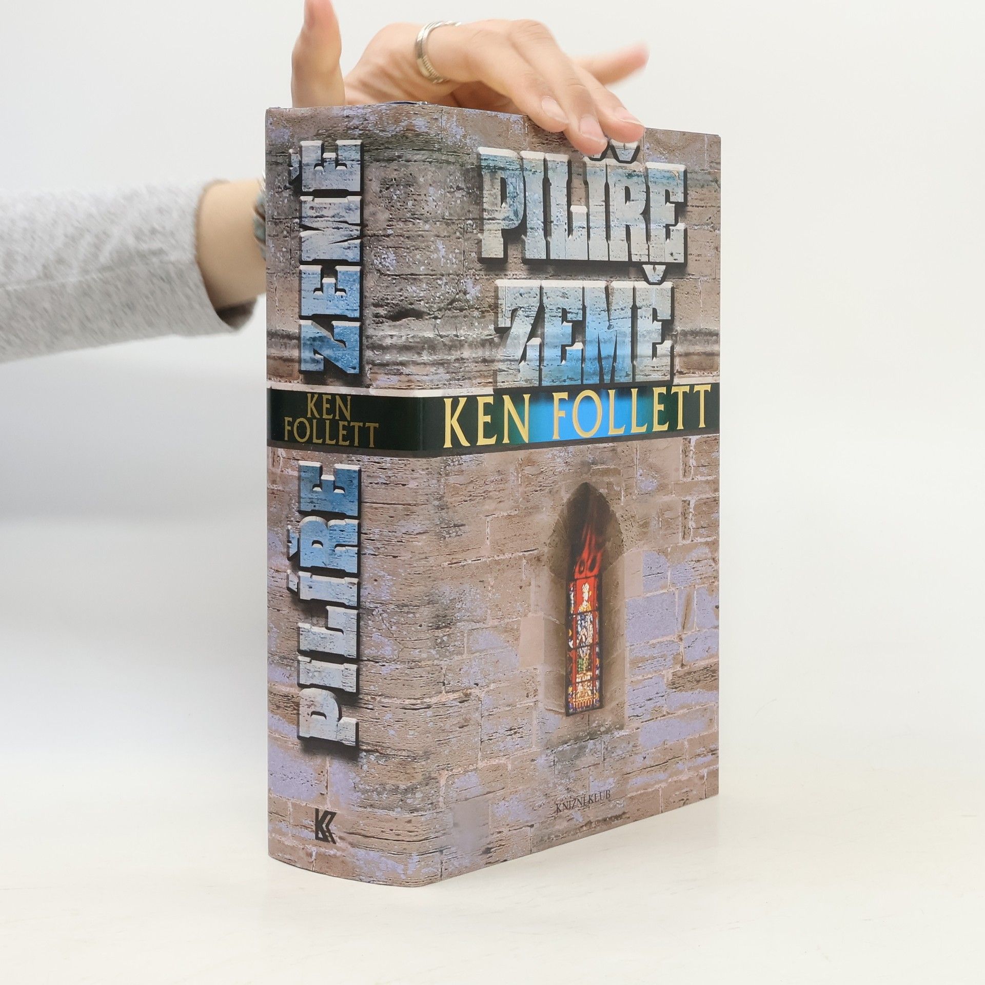 Ken Follett Pilíře země