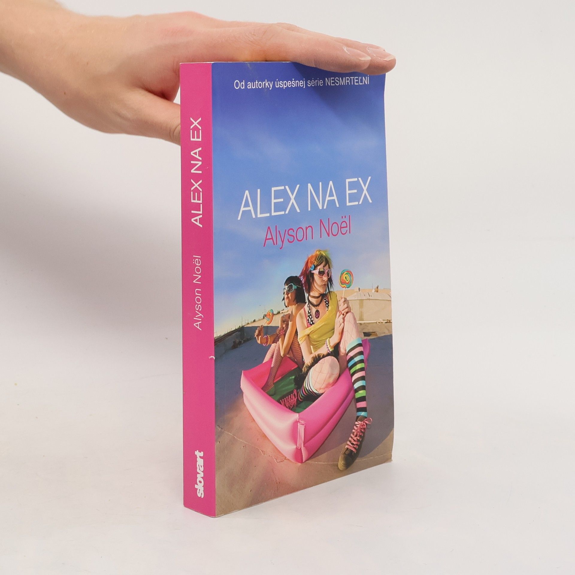 Alyson Noë͏l Alex na ex