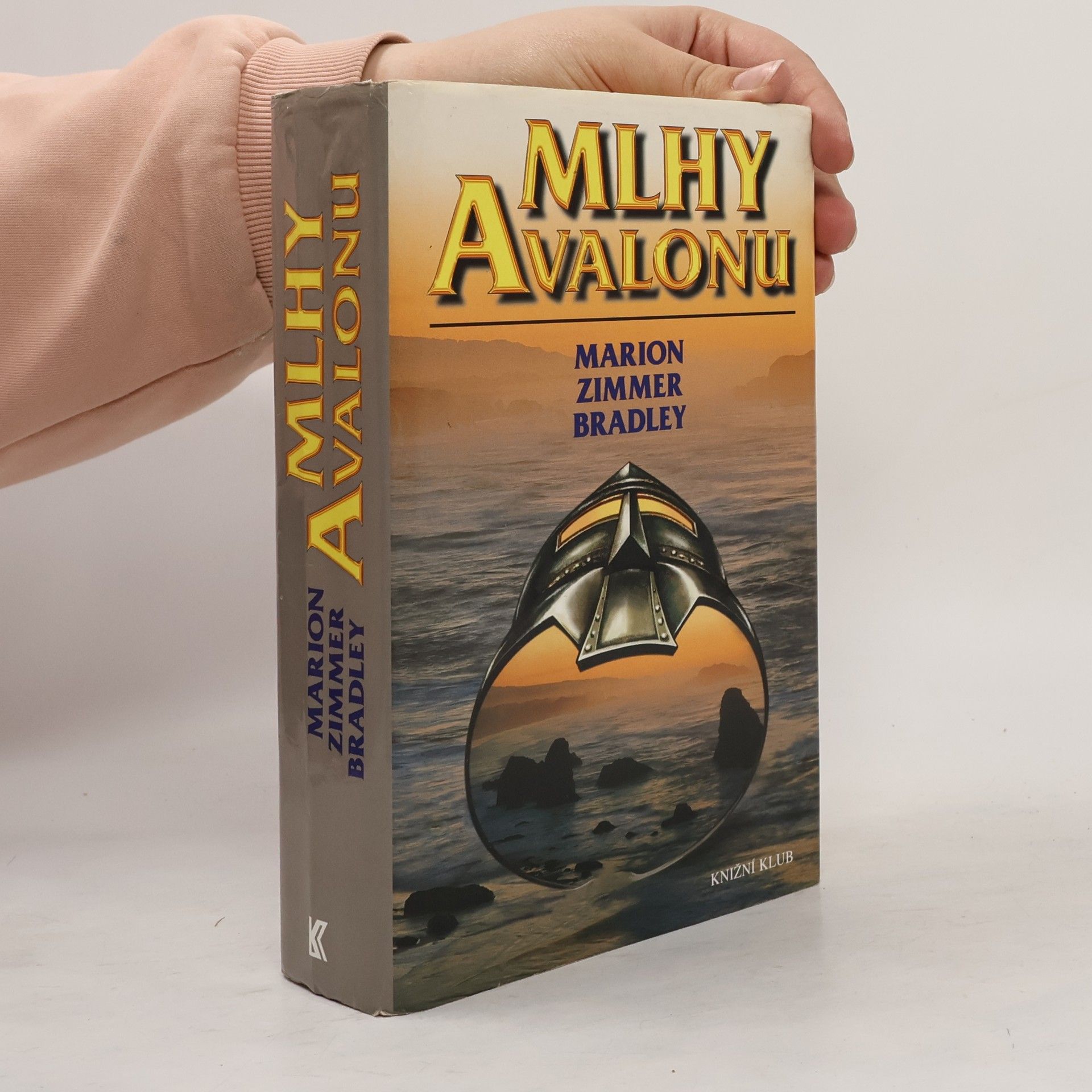 Marion Zimmer Bradley Mlhy Avalonu
