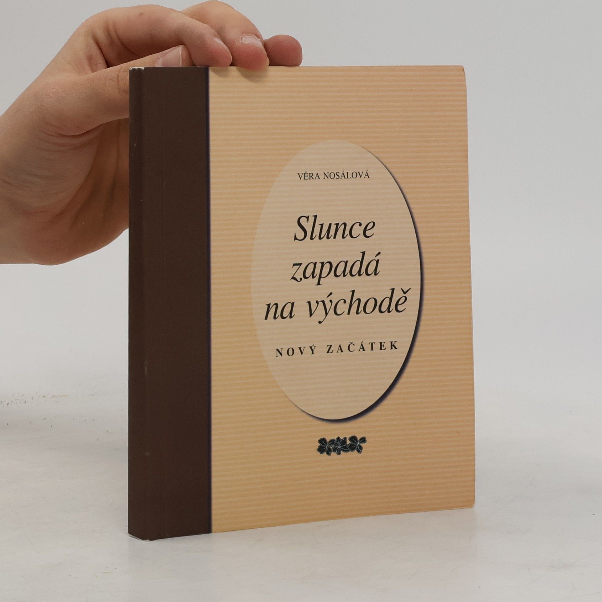 Věra Nosálová Slunce zapadá na východě