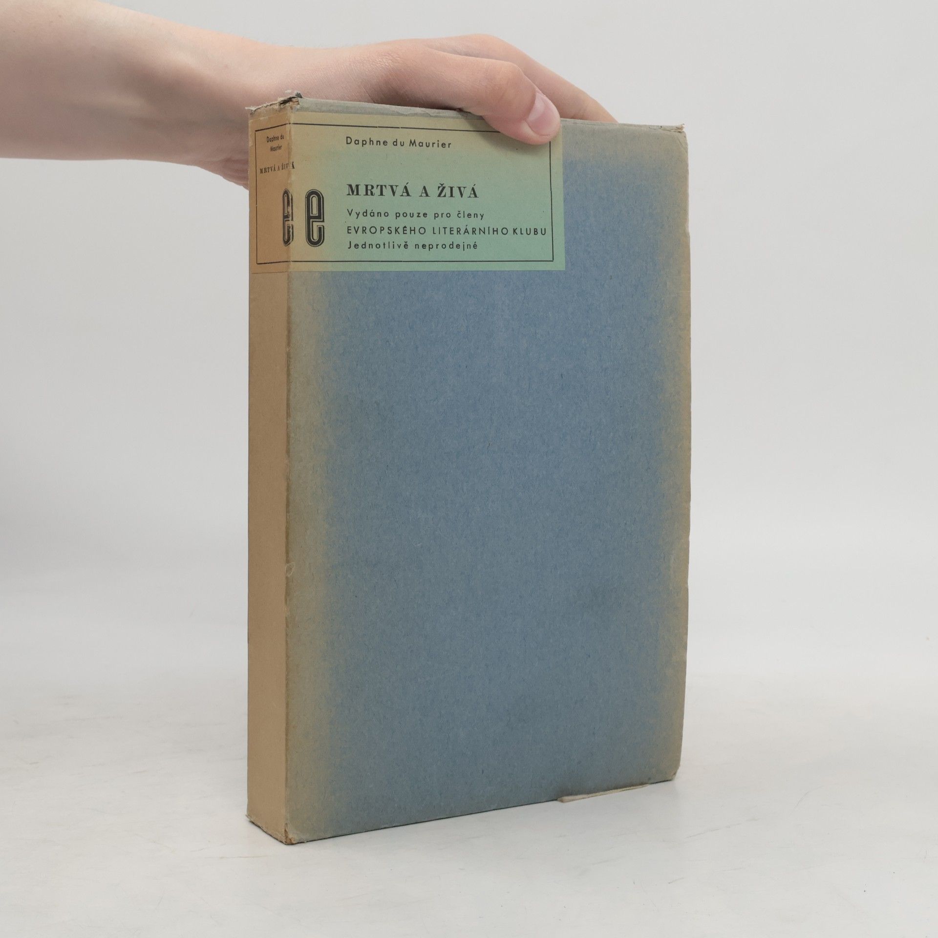 Daphne du Maurier Mrtvá a živá