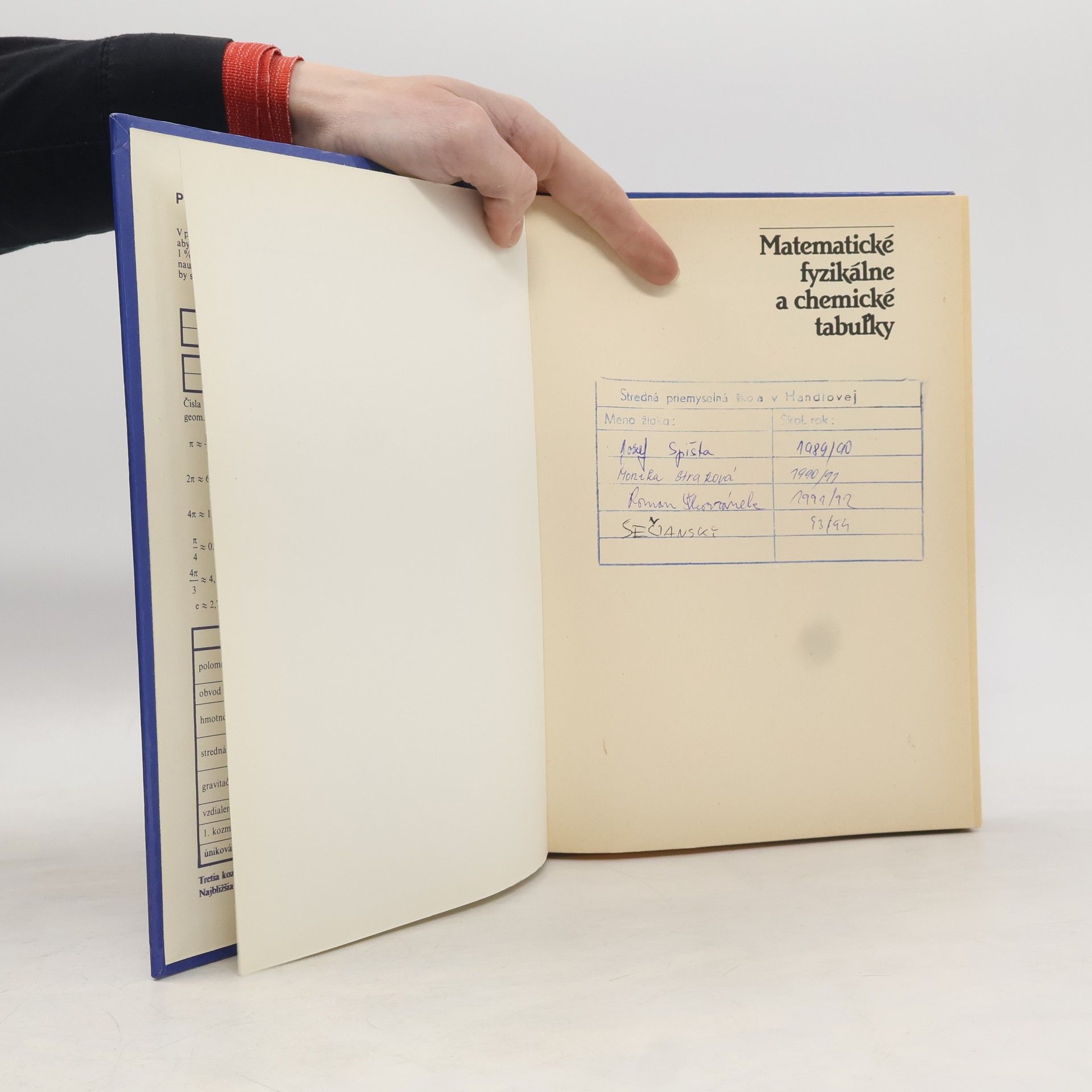 Collectif d'auteurs Matematické, fyzikálne a chemické tabuľky pre stredné školy