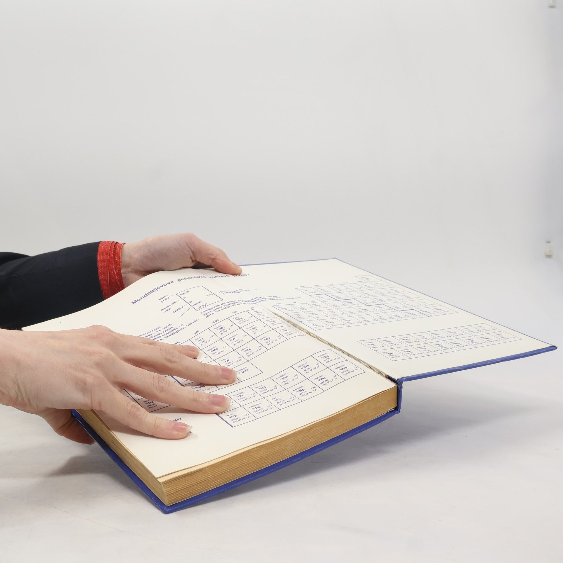 Collectif d'auteurs Matematické, fyzikálne a chemické tabuľky pre stredné školy
