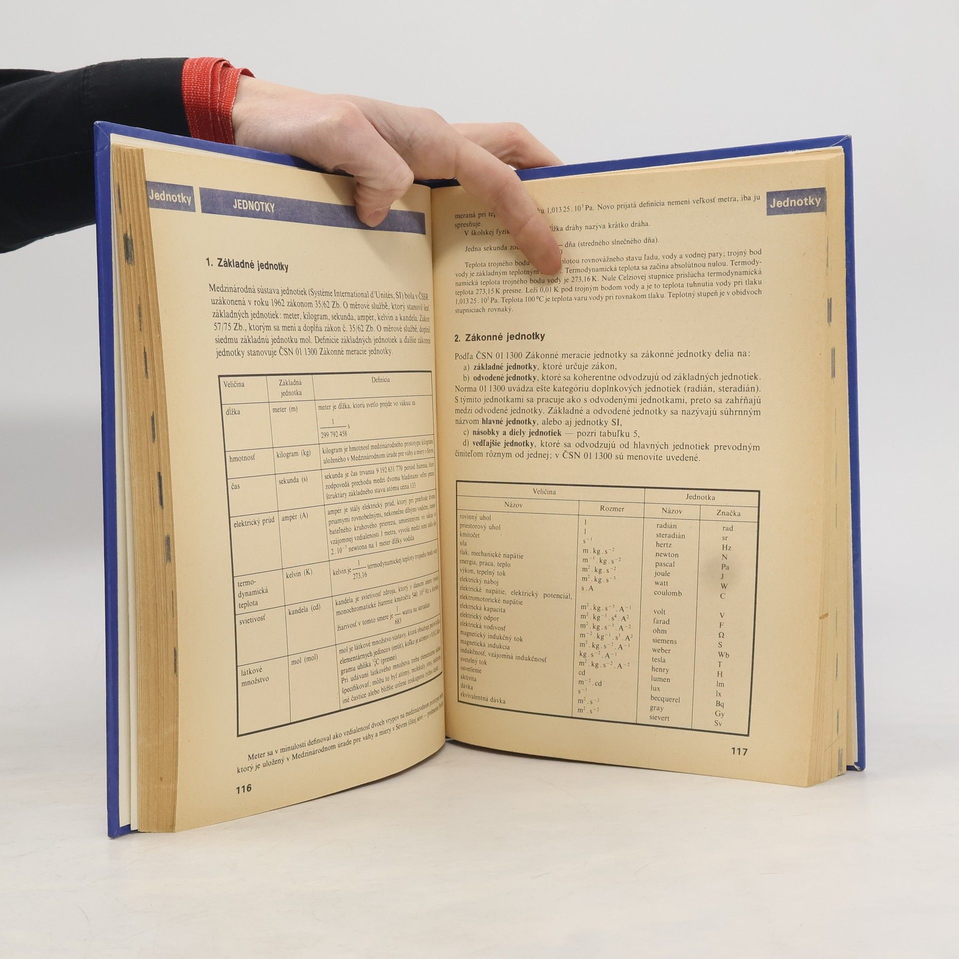 Collectif d'auteurs Matematické, fyzikálne a chemické tabuľky pre stredné školy