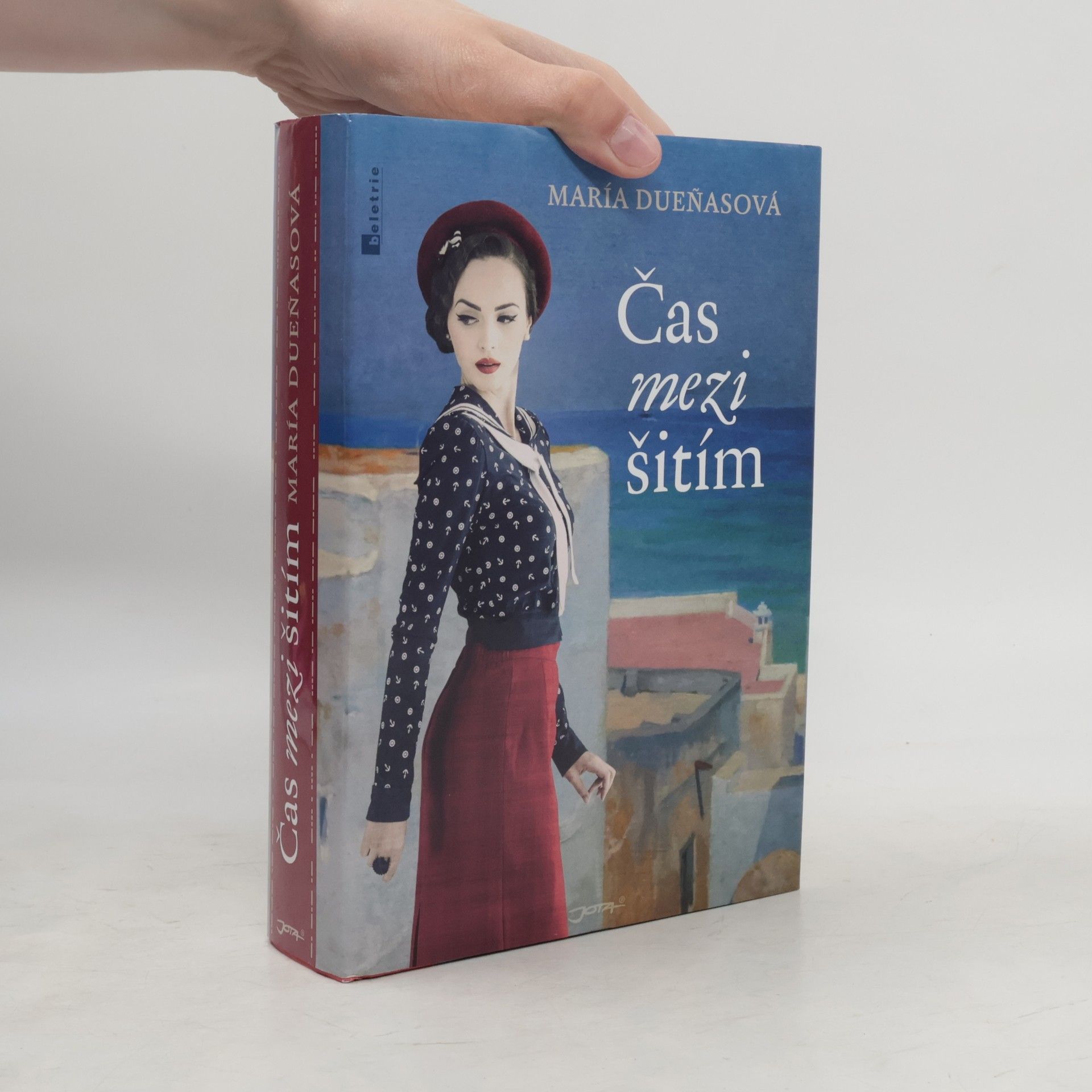 María Dueñas Čas mezi šitím