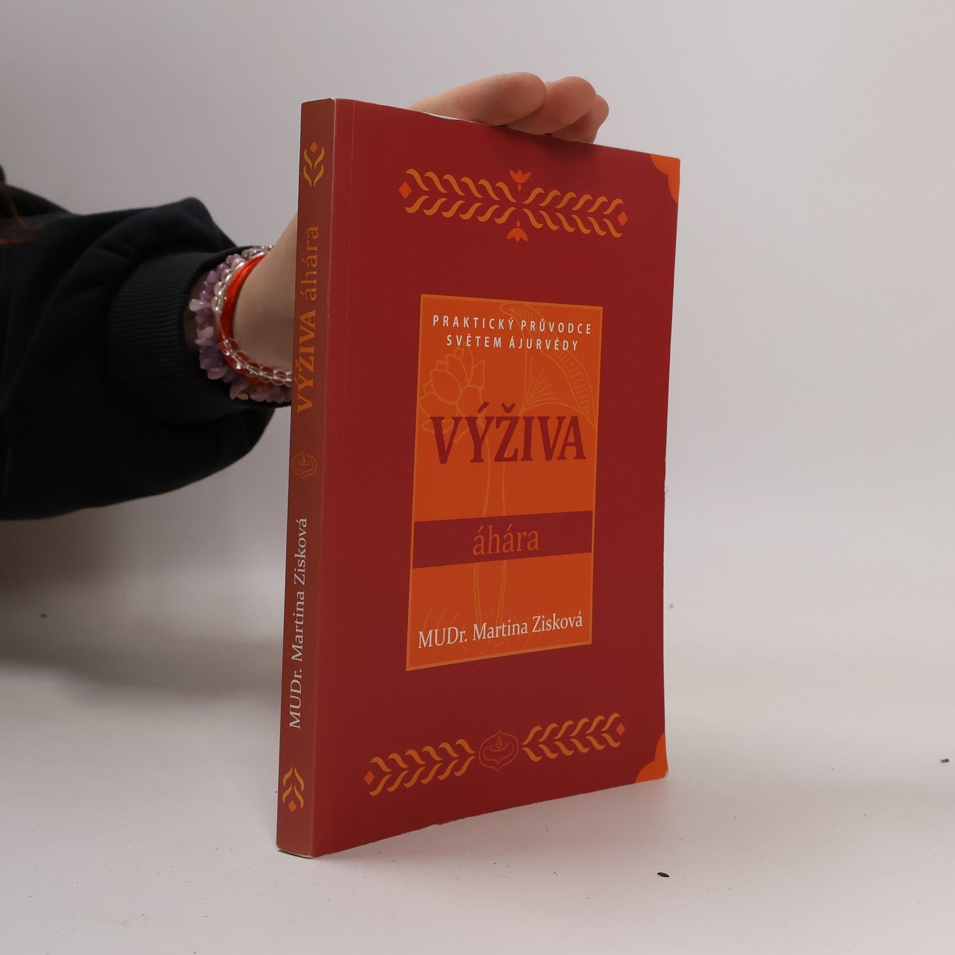 Martina Doležalová Zisková Výživa - Áhára : praktický průvodce světem ajurvédy