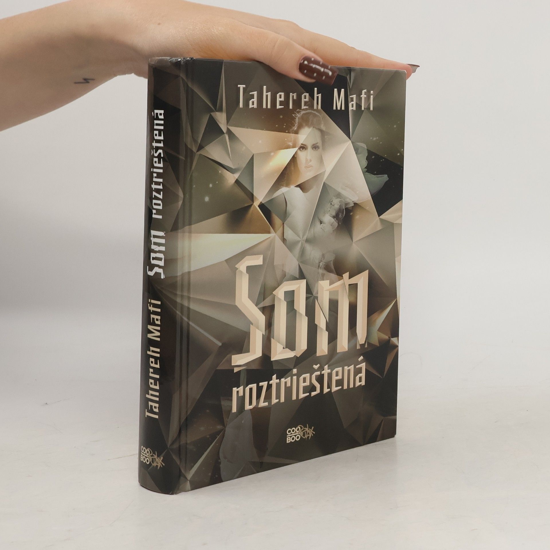 Tahereh Mafi Som roztrieštená