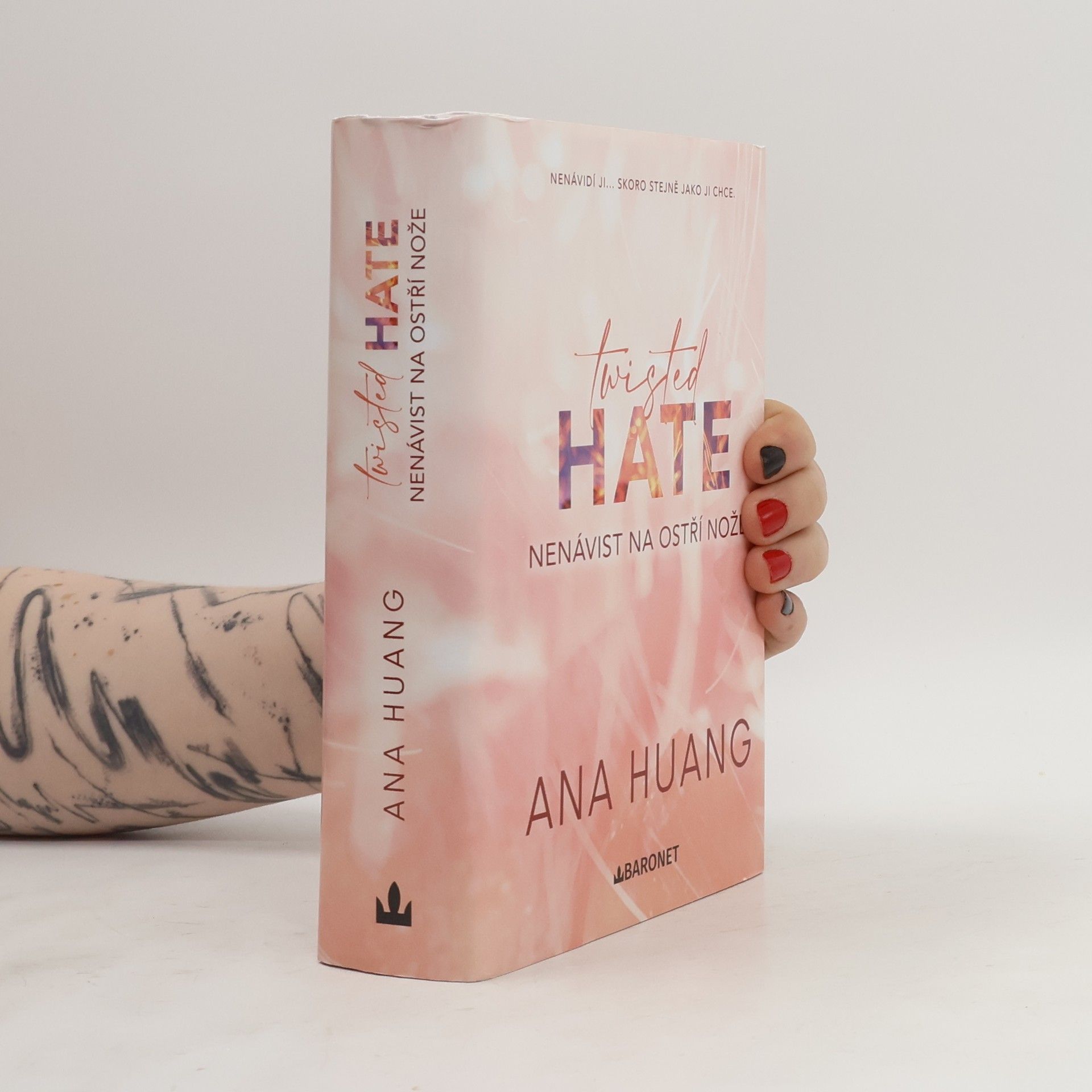 Ana Huang Twisted Hate: Nenávist na ostří nože