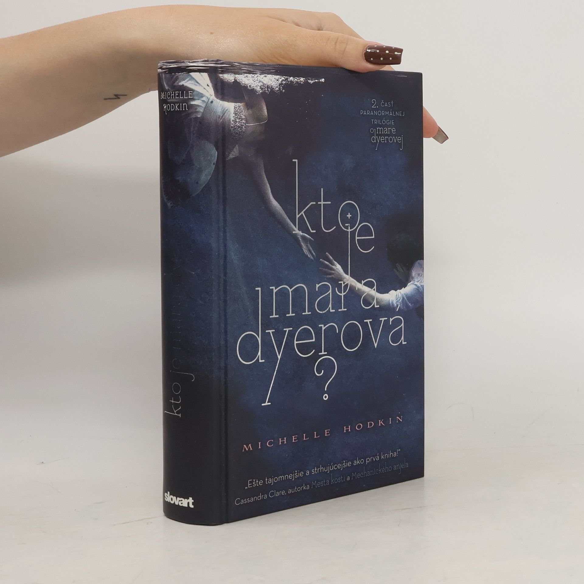 Michelle Hodkin Kto je Mara Dyerová?