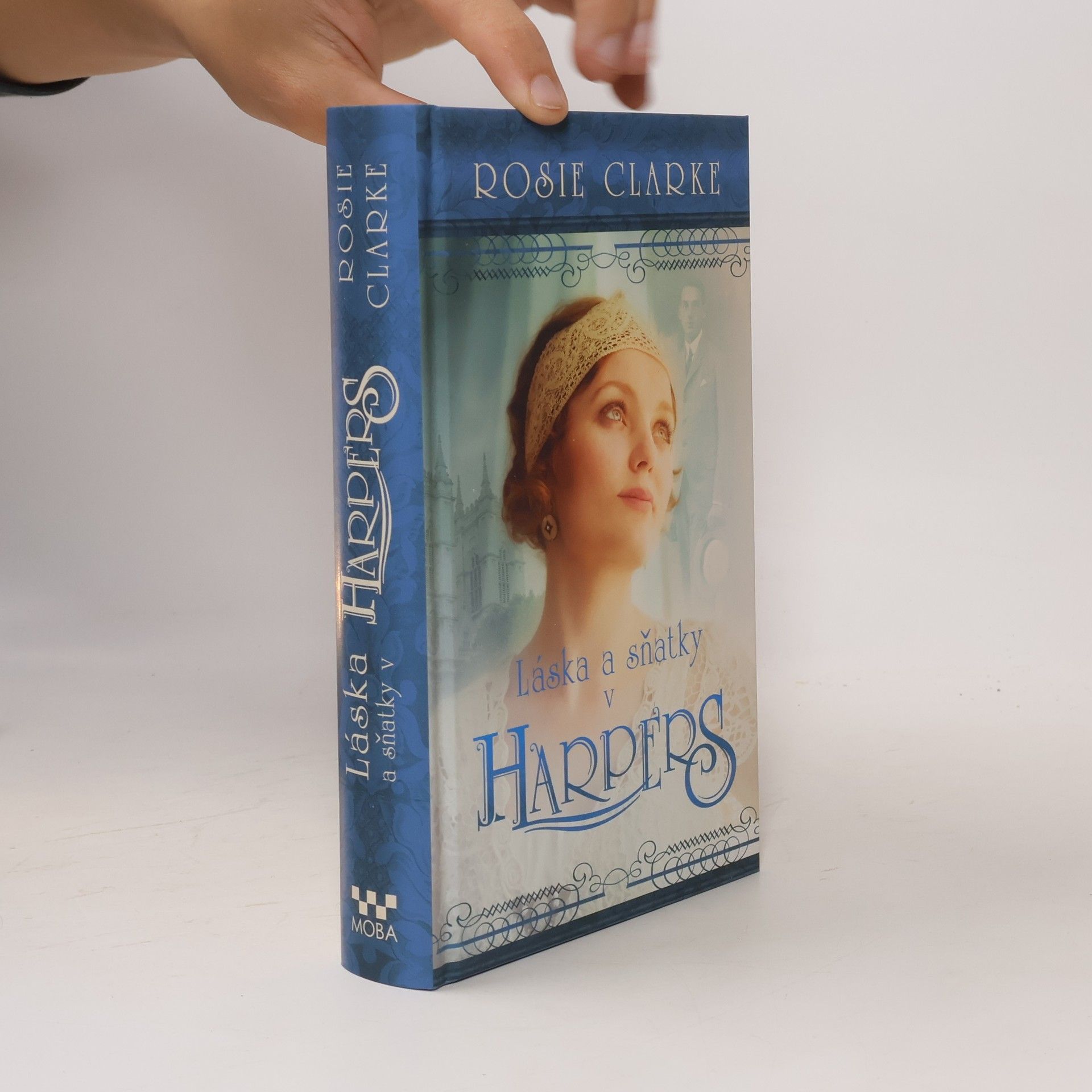 Rosie Clarke Lásky a sňatky v Harpers