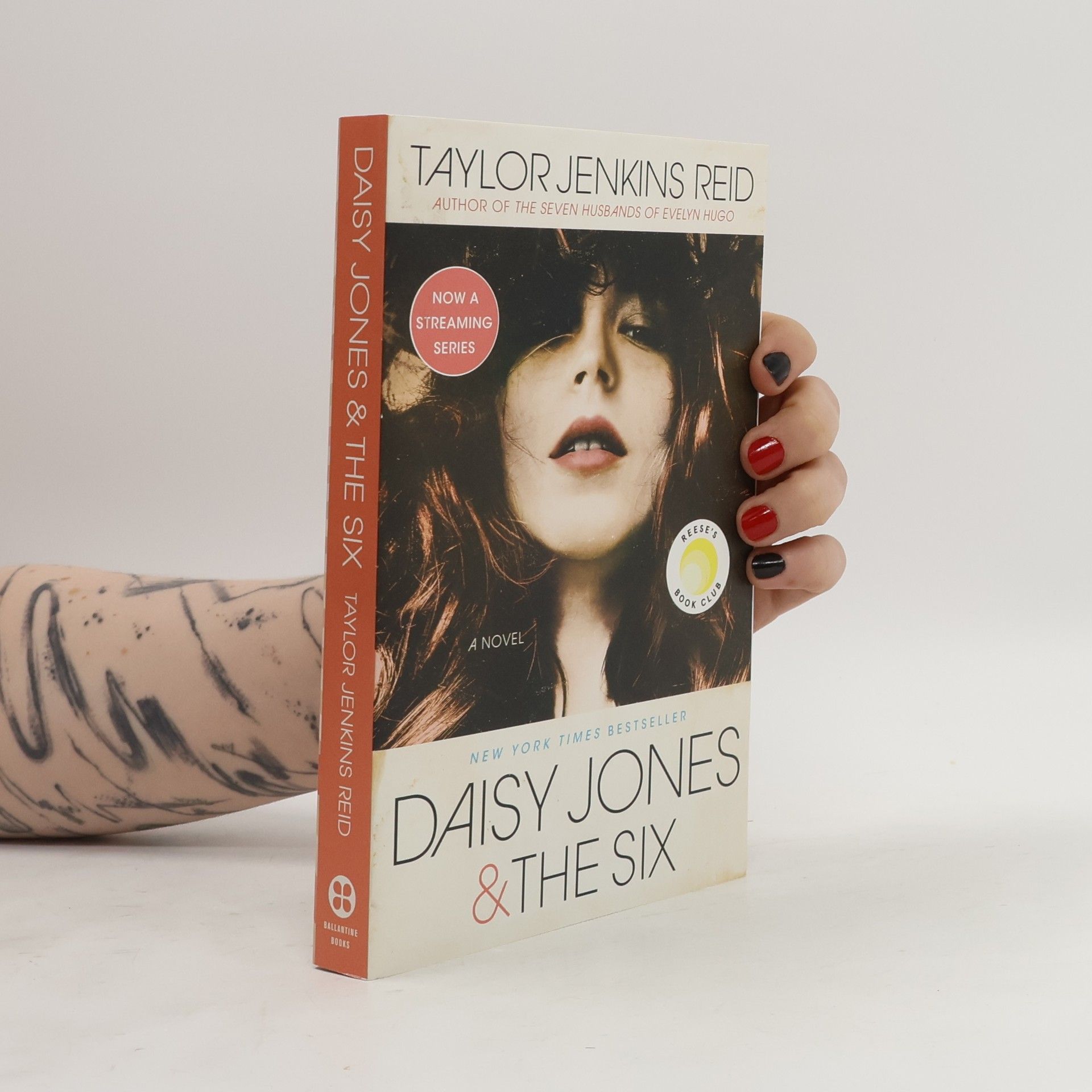 Taylor Jenkins Reid Daisy Jones & The Six