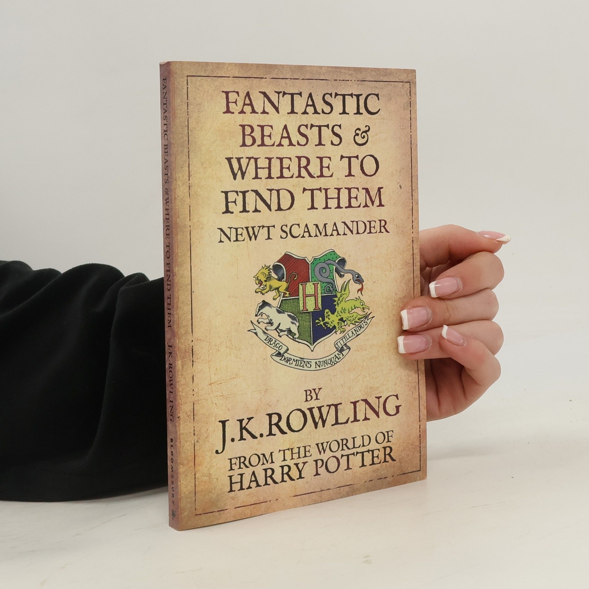 Joanne K. Rowling Fantastic beasts & where to find them : newt scamander