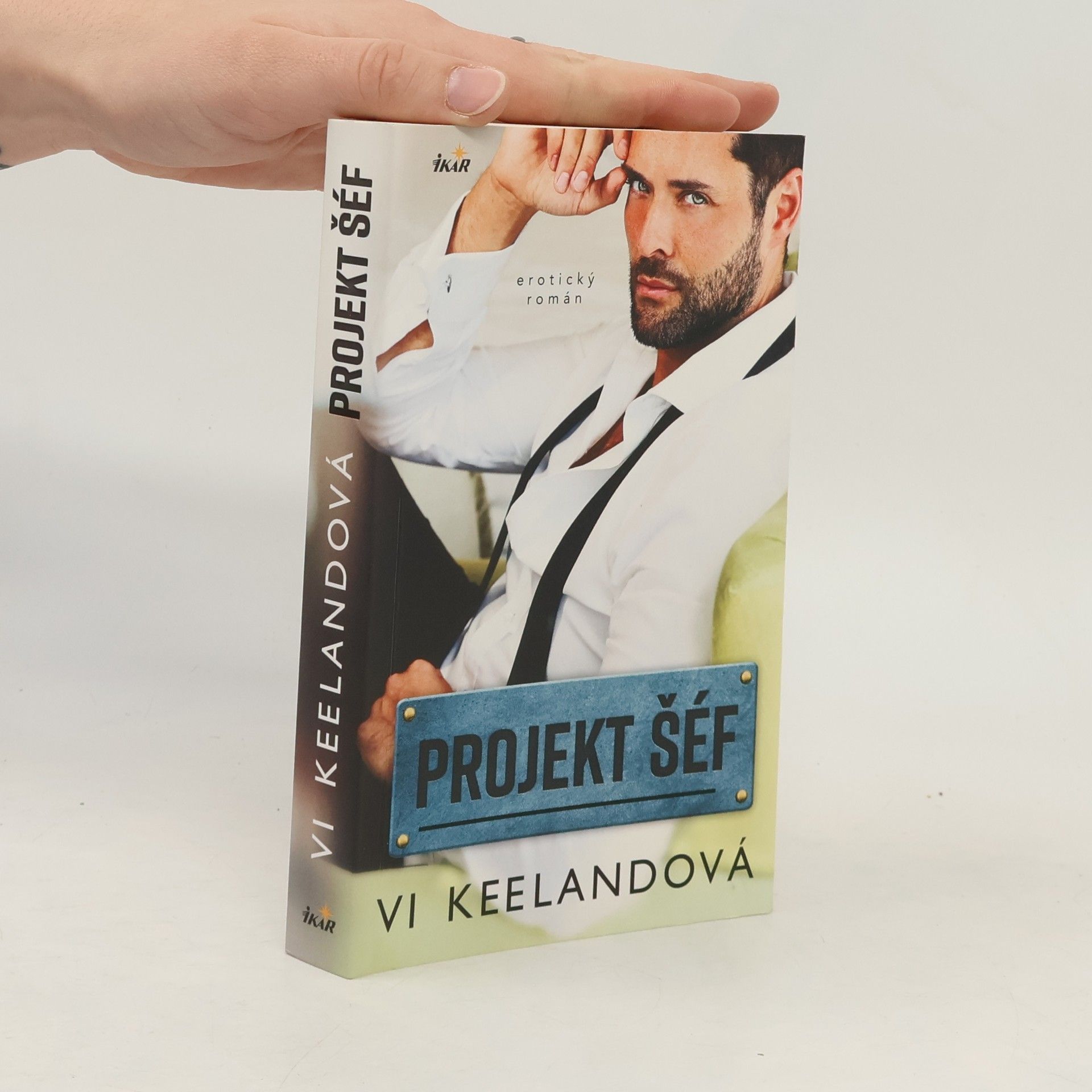 Vi Keeland Projekt šéf
