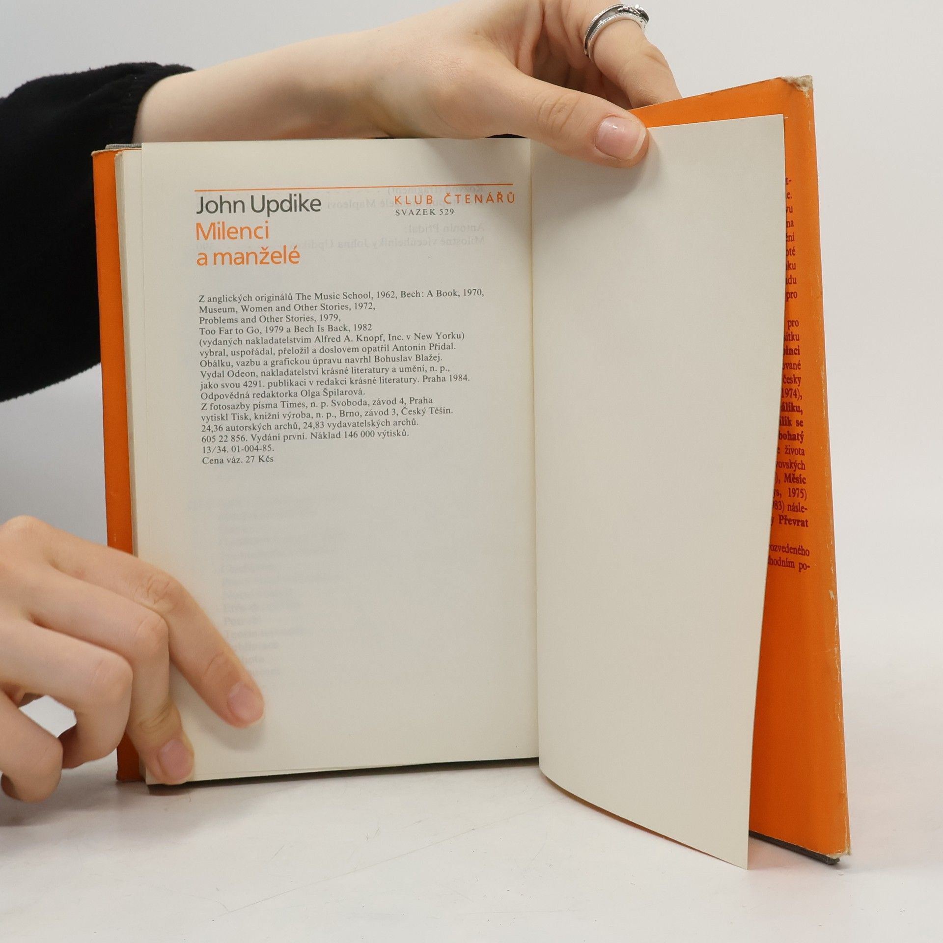 John Updike Milenci a manželé