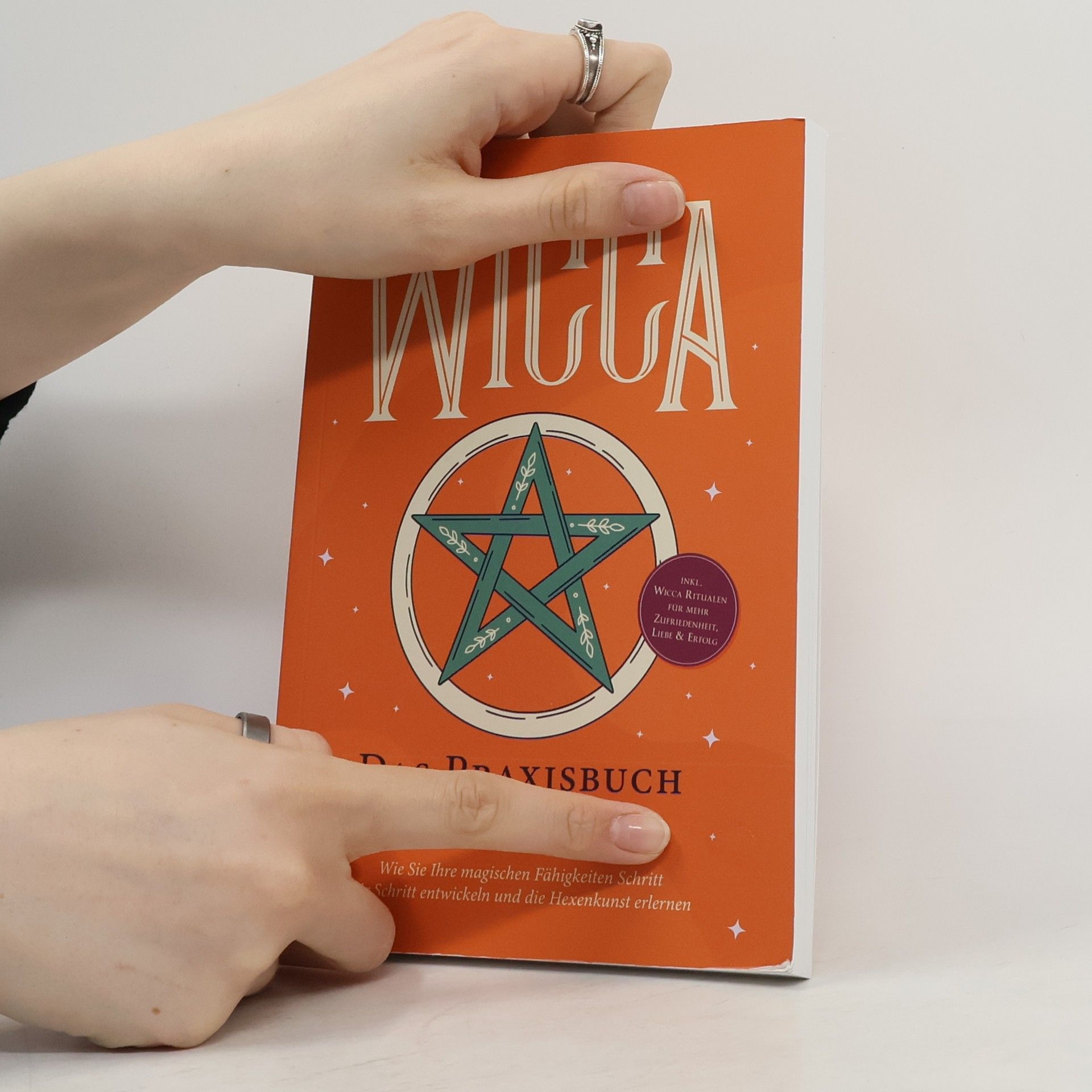 Aja Devi Wicca - Das Praxisbuch für moderne Hexen: Wie Sie Ihre magischen Fähigkeiten Schritt für Schritt entwickeln und die Hexenkunst e