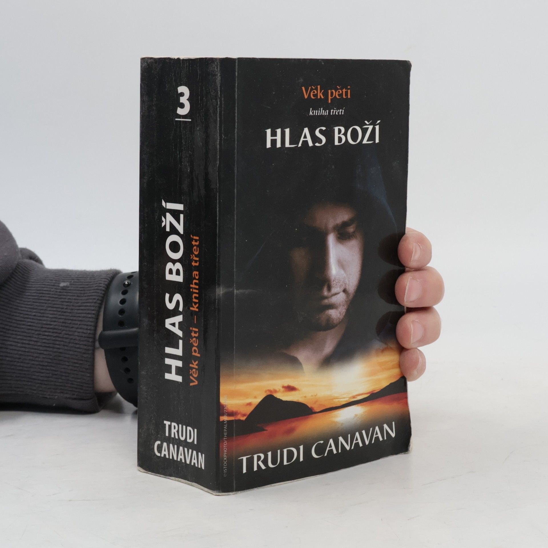 Trudi Canavan Hlas boží