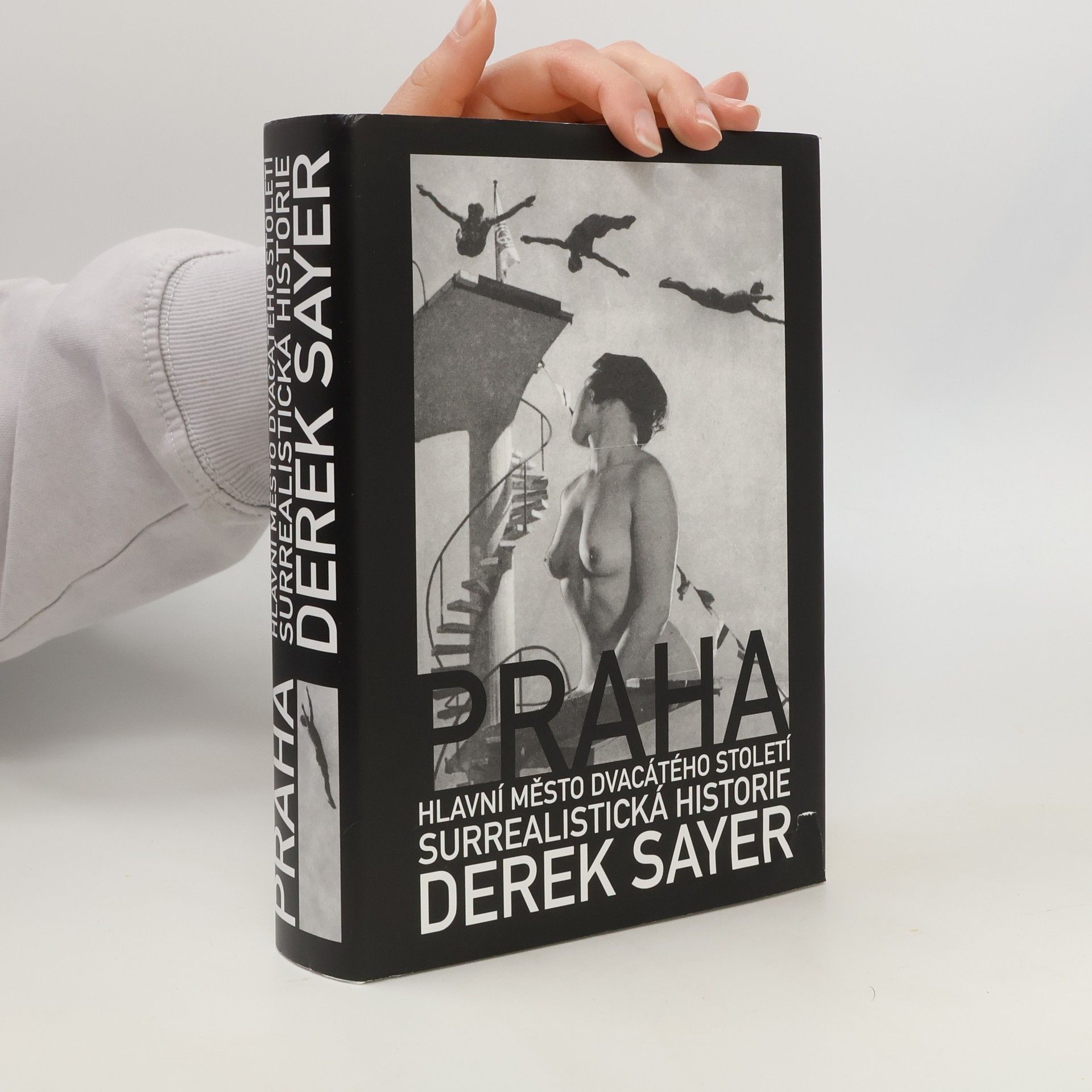 Derek Sayer Praha, hlavní město 20. století: Surrealistická historie