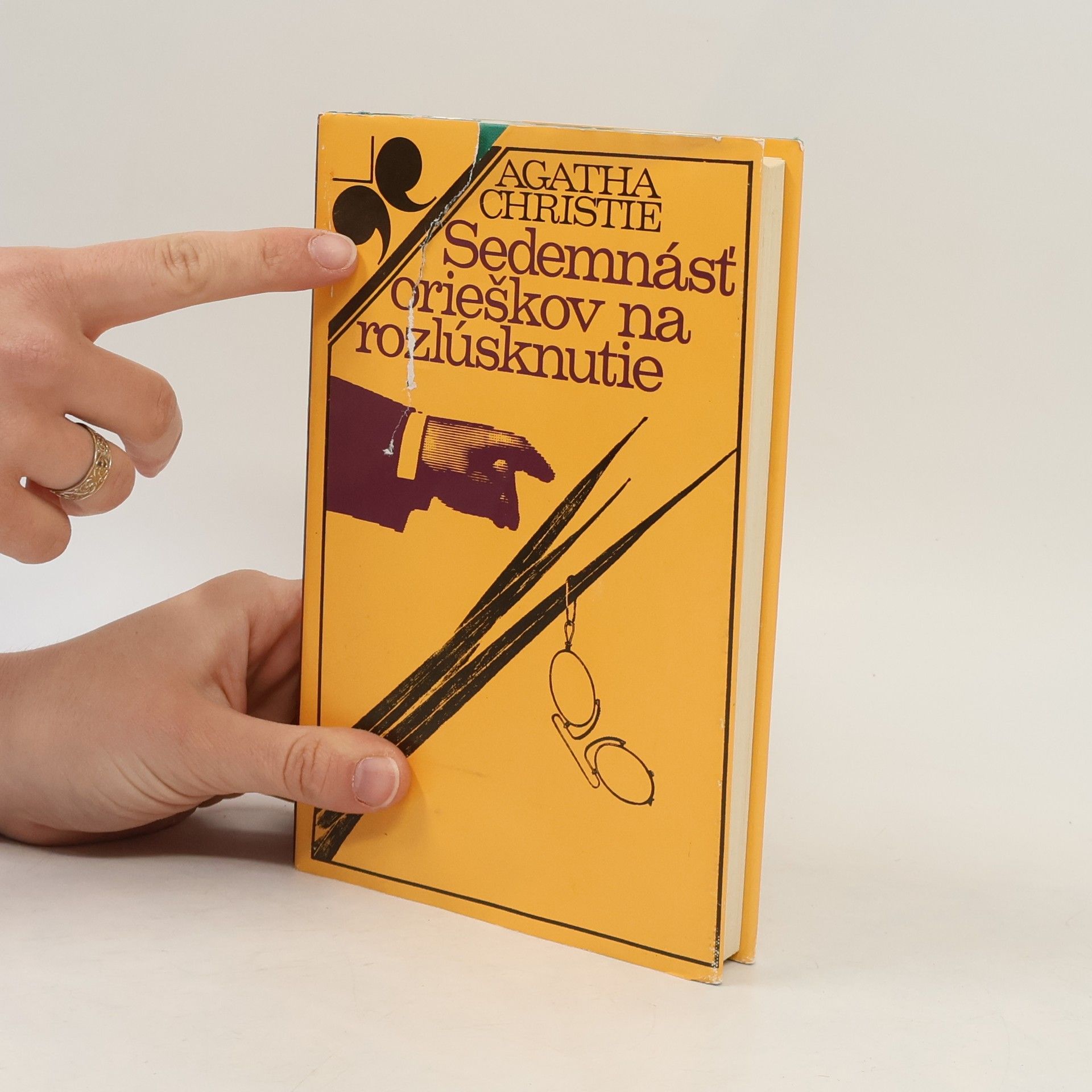 Agatha Christie Sedemnásť orieškov na rozlúsknutie