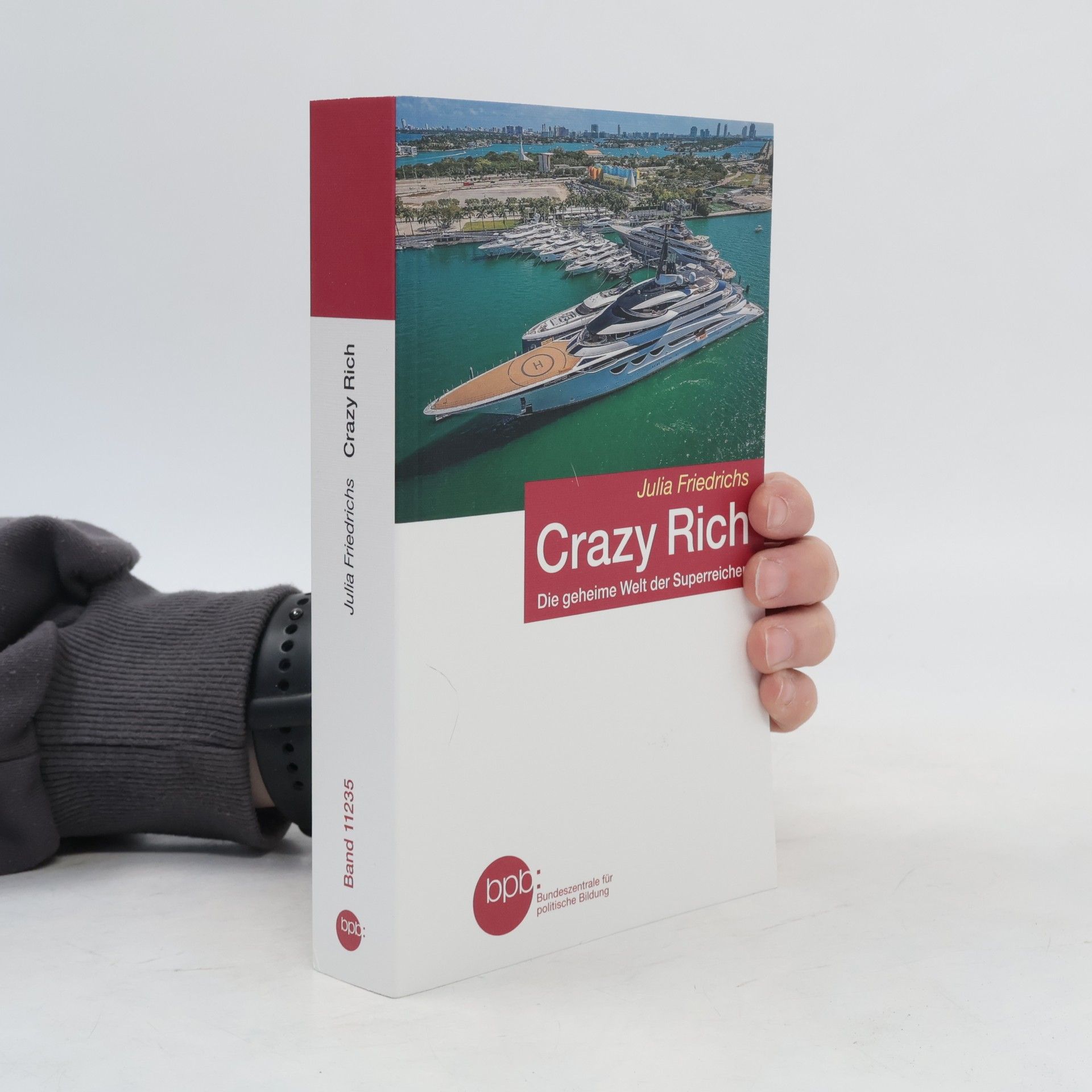 Julia Friedrichs Crazy rich