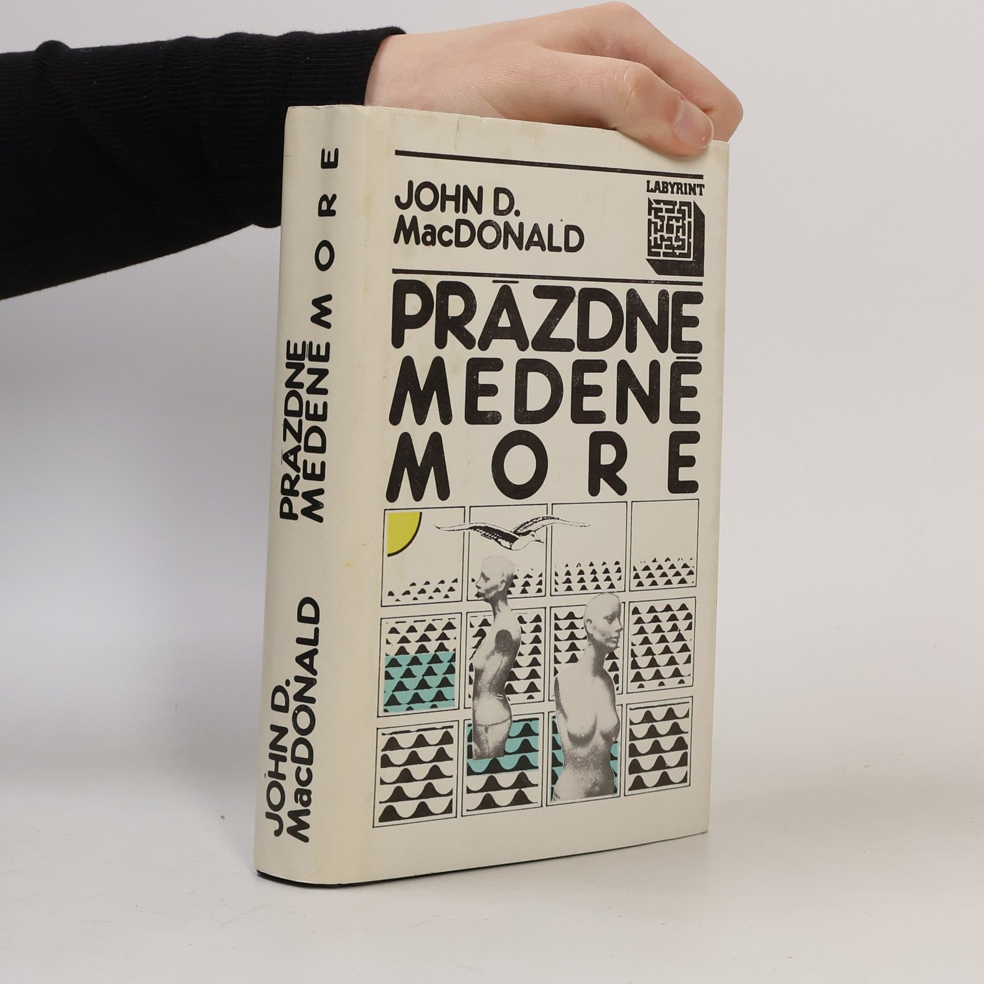 John D. MacDonald Prázdne medené more
