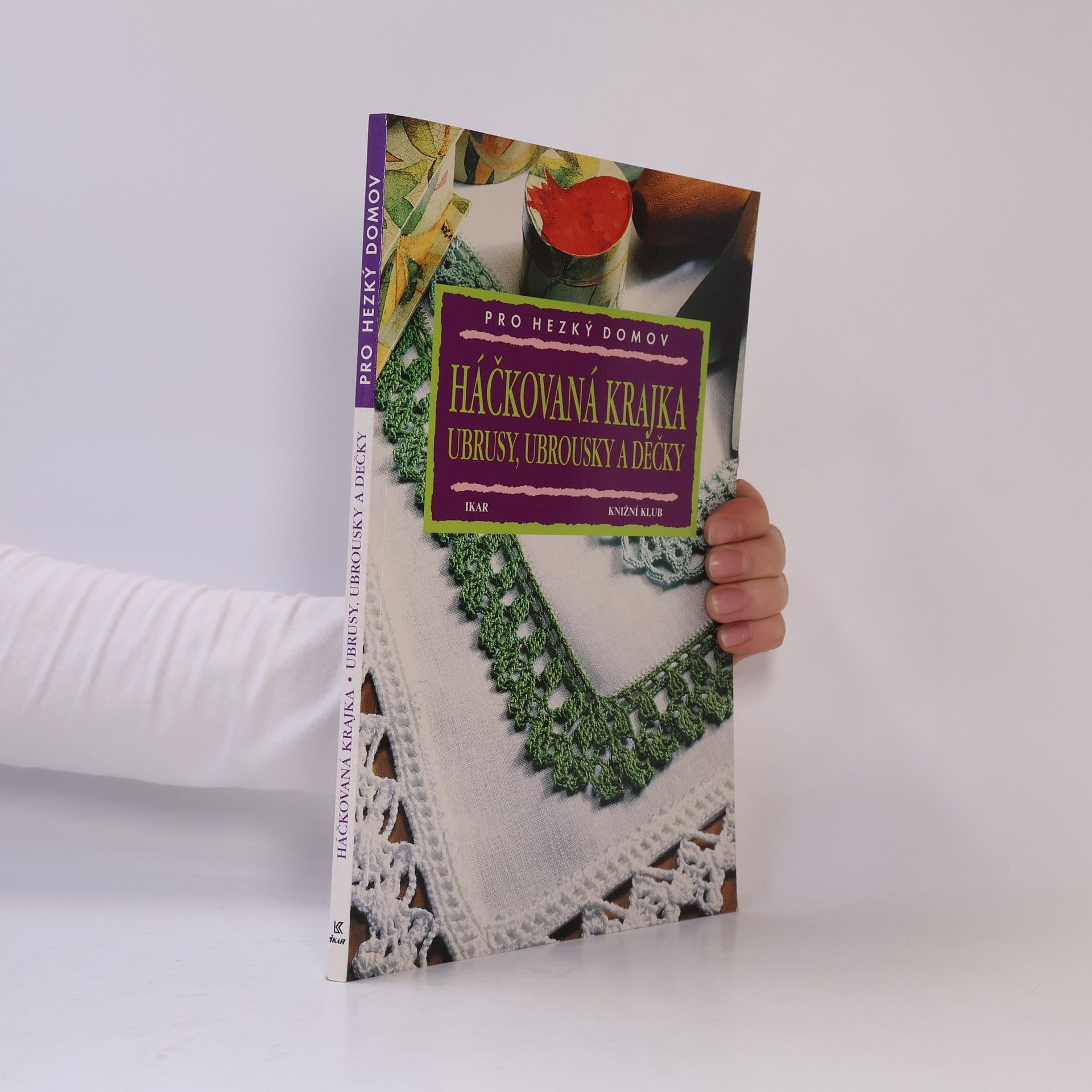 Clara Antonini Háčkovaná krajka. Ubrusy, ubrousky a dečky
