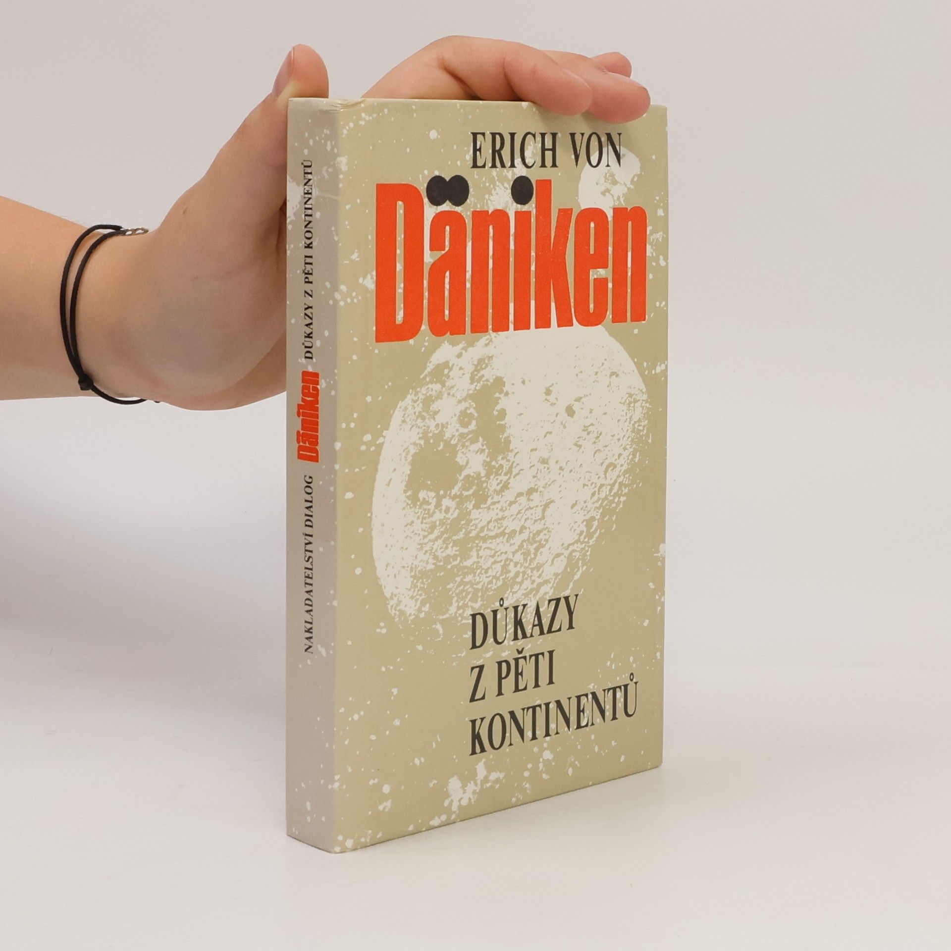 Erich von Däniken Důkazy z pěti kontinentů