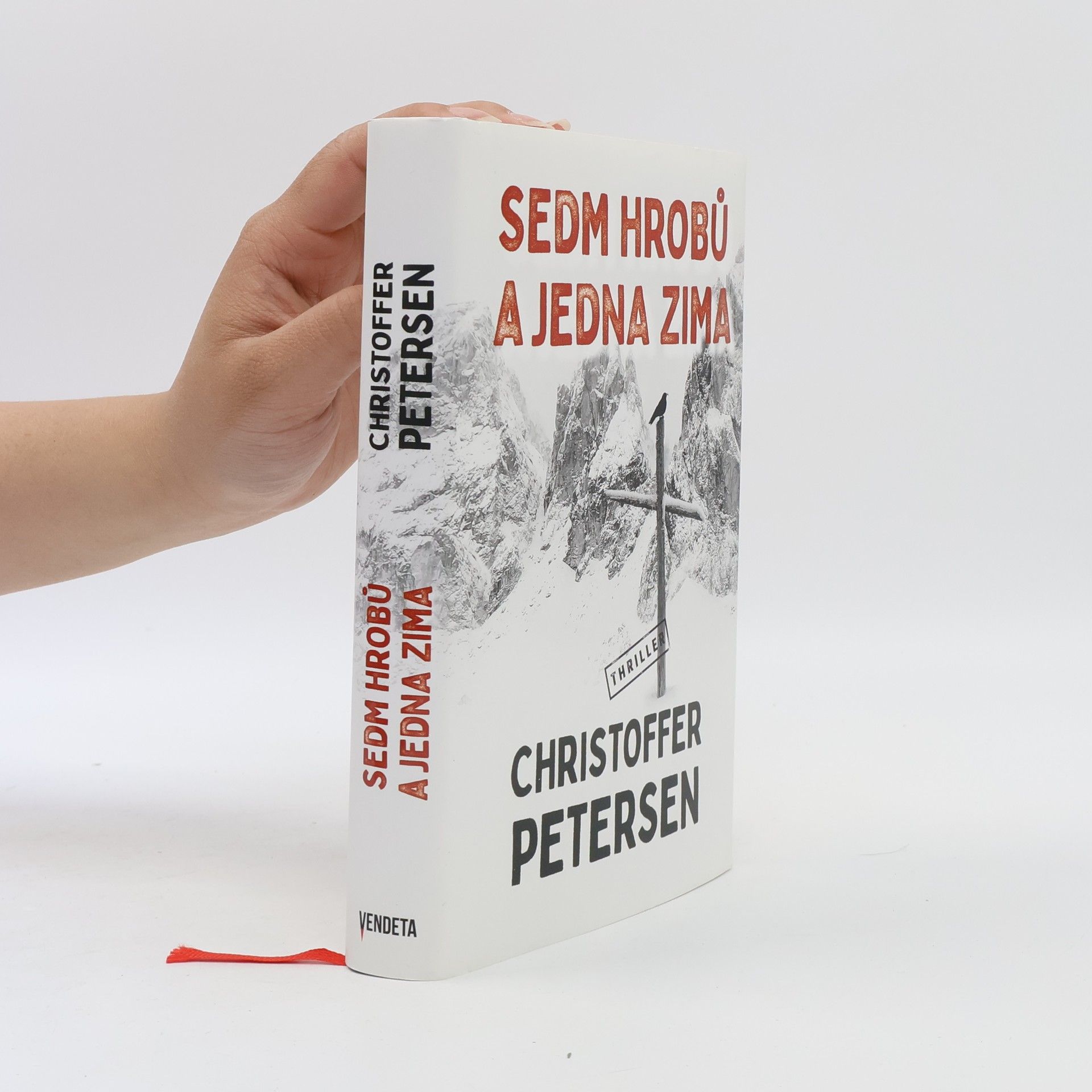Christoffer Petersen Sedm hrobů a jedna zima