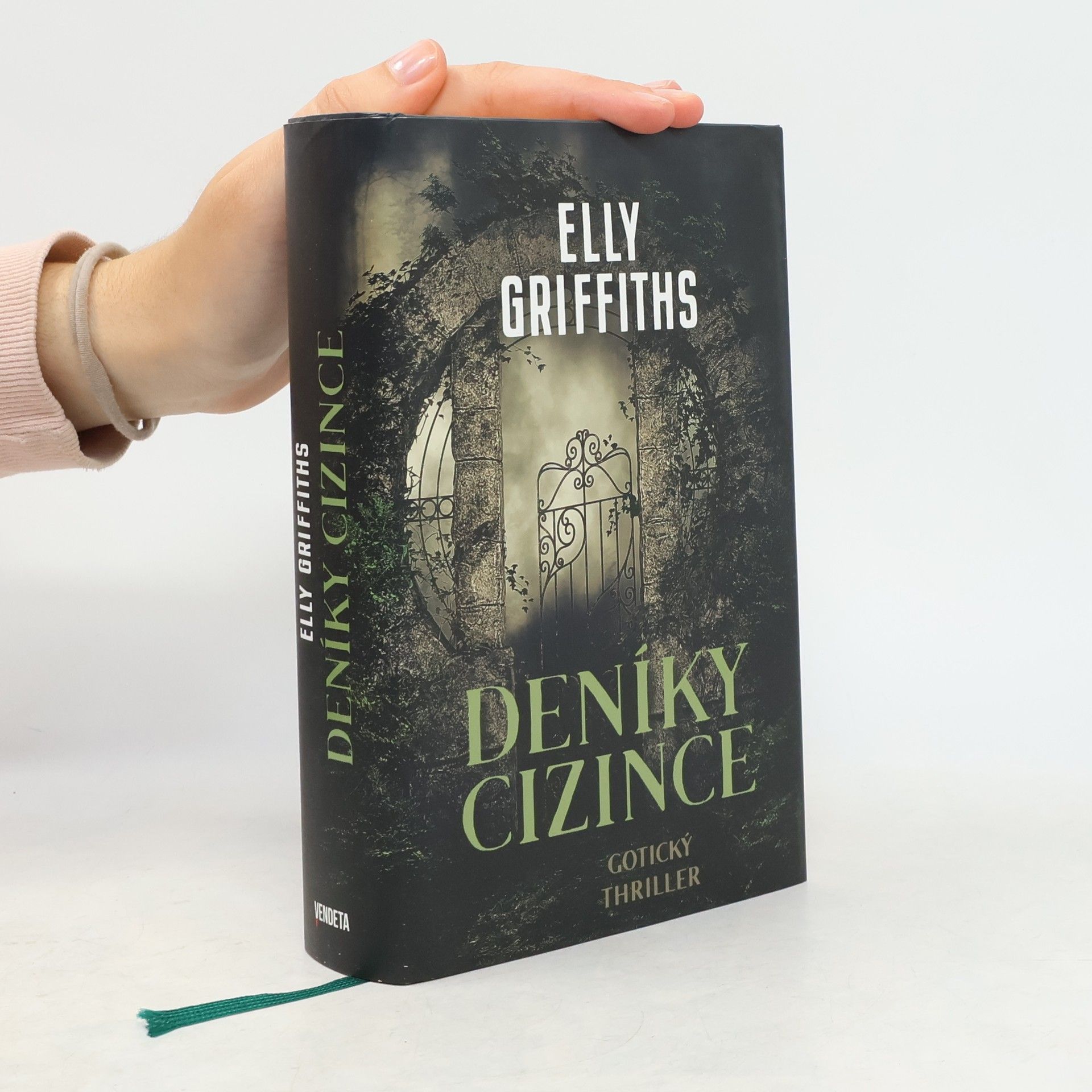 Elly Griffiths Deníky cizince