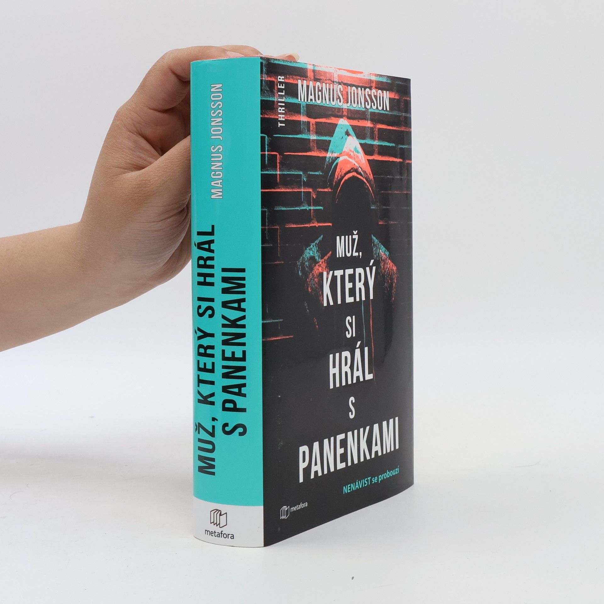 Magnus Jonsson Muž, který si hrál s panenkami