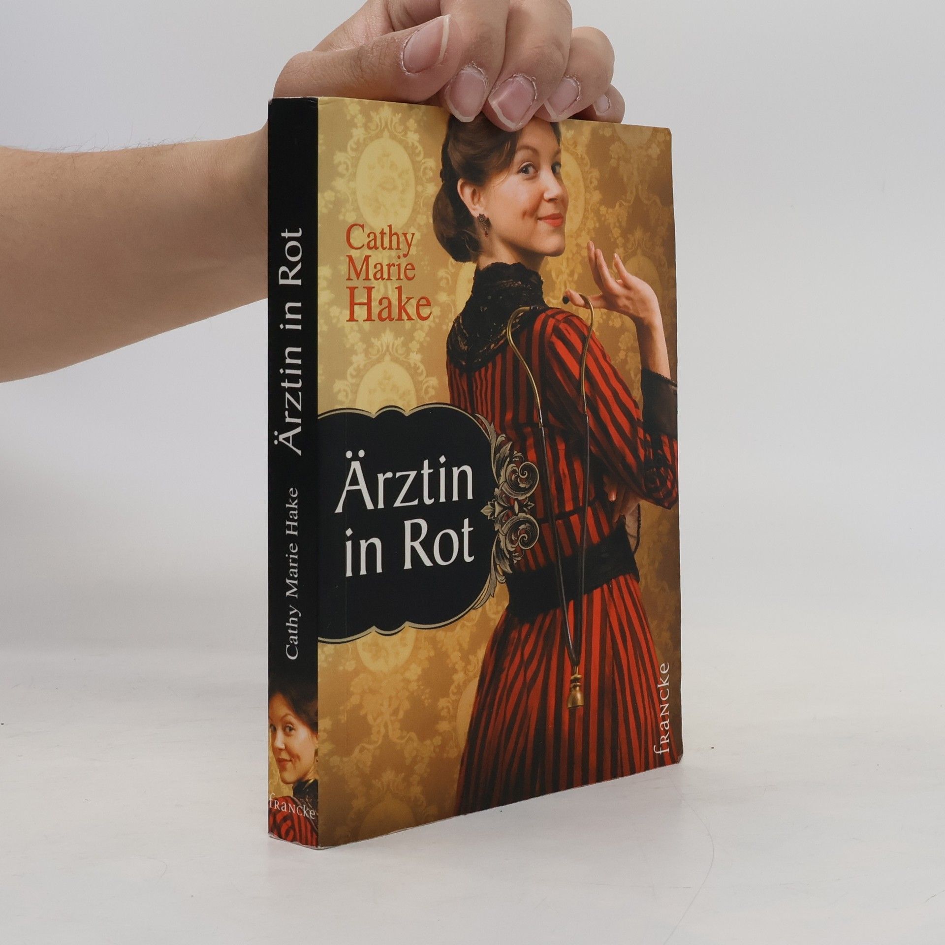 Cathy Marie Hake Ärztin in Rot