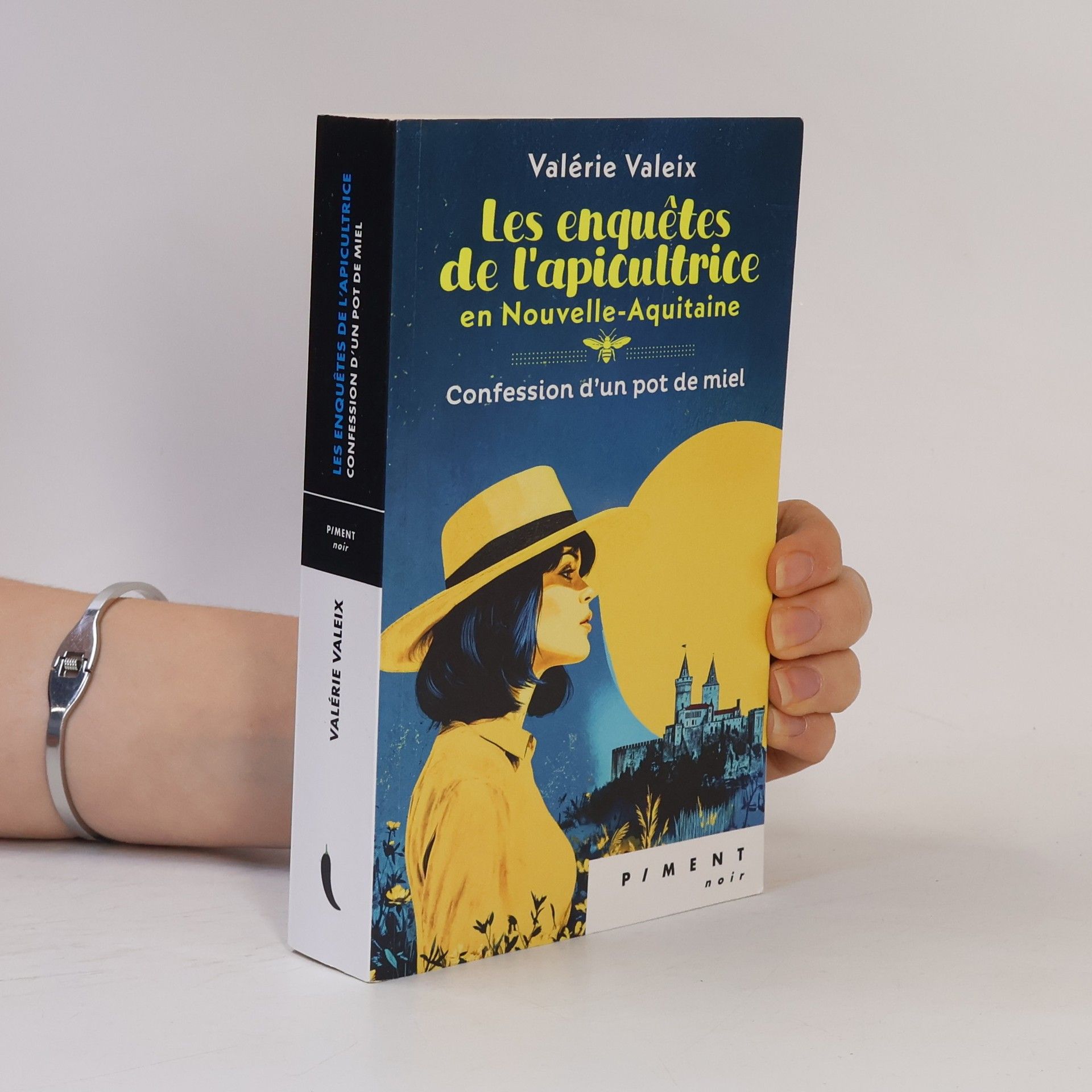 Valérie Valeix Les enquétes de l'apicultrice en Nouvelles